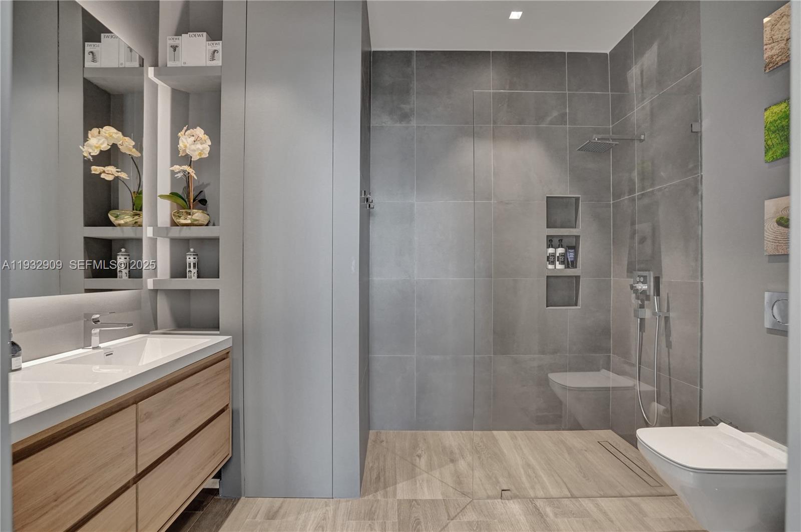 725 NE 22nd St Unit: PH1A