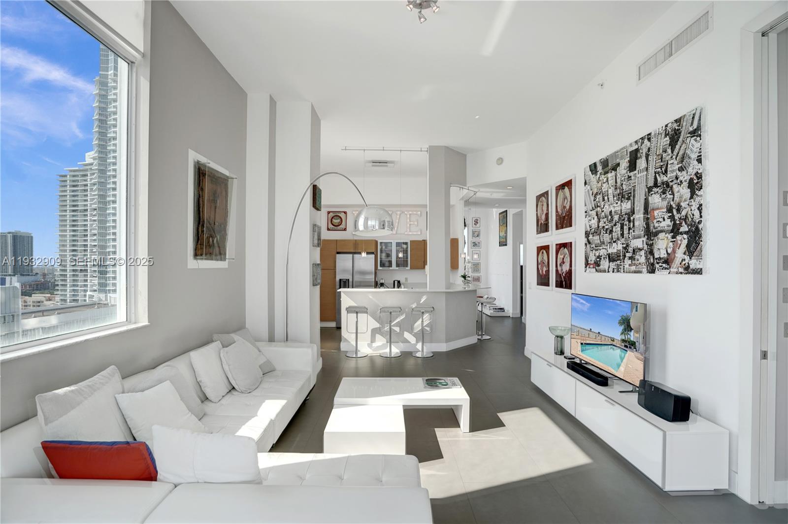 725 NE 22nd St Unit: PH1A