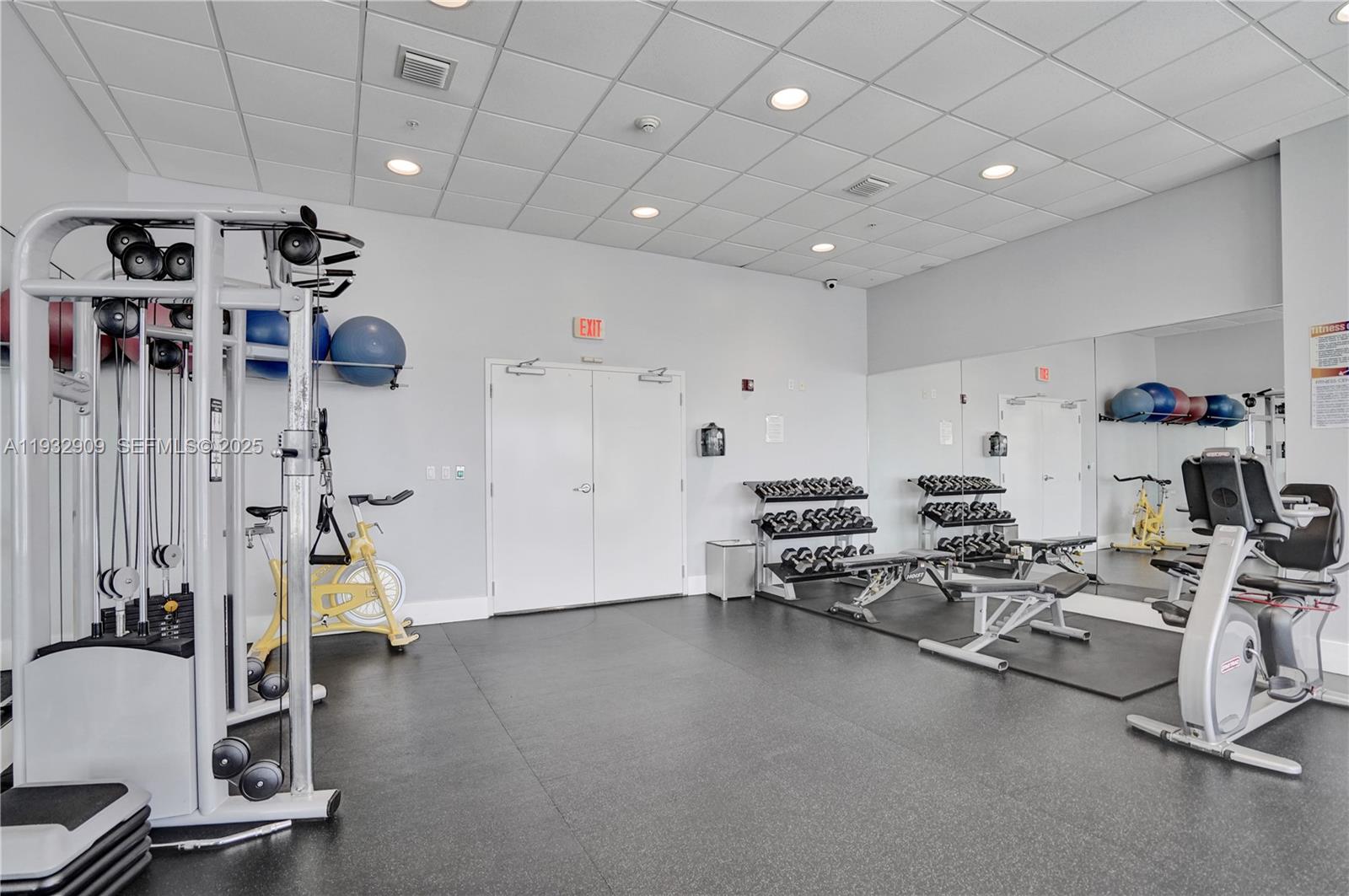 725 NE 22nd St Unit: PH1A