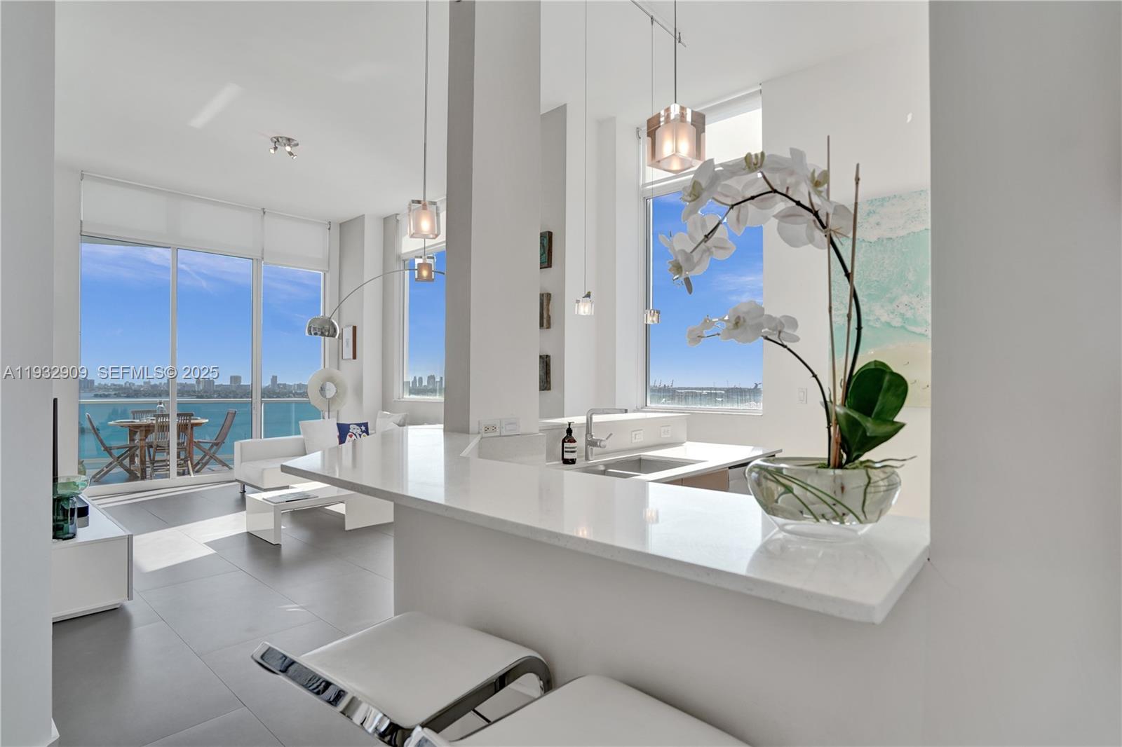 725 NE 22nd St Unit: PH1A