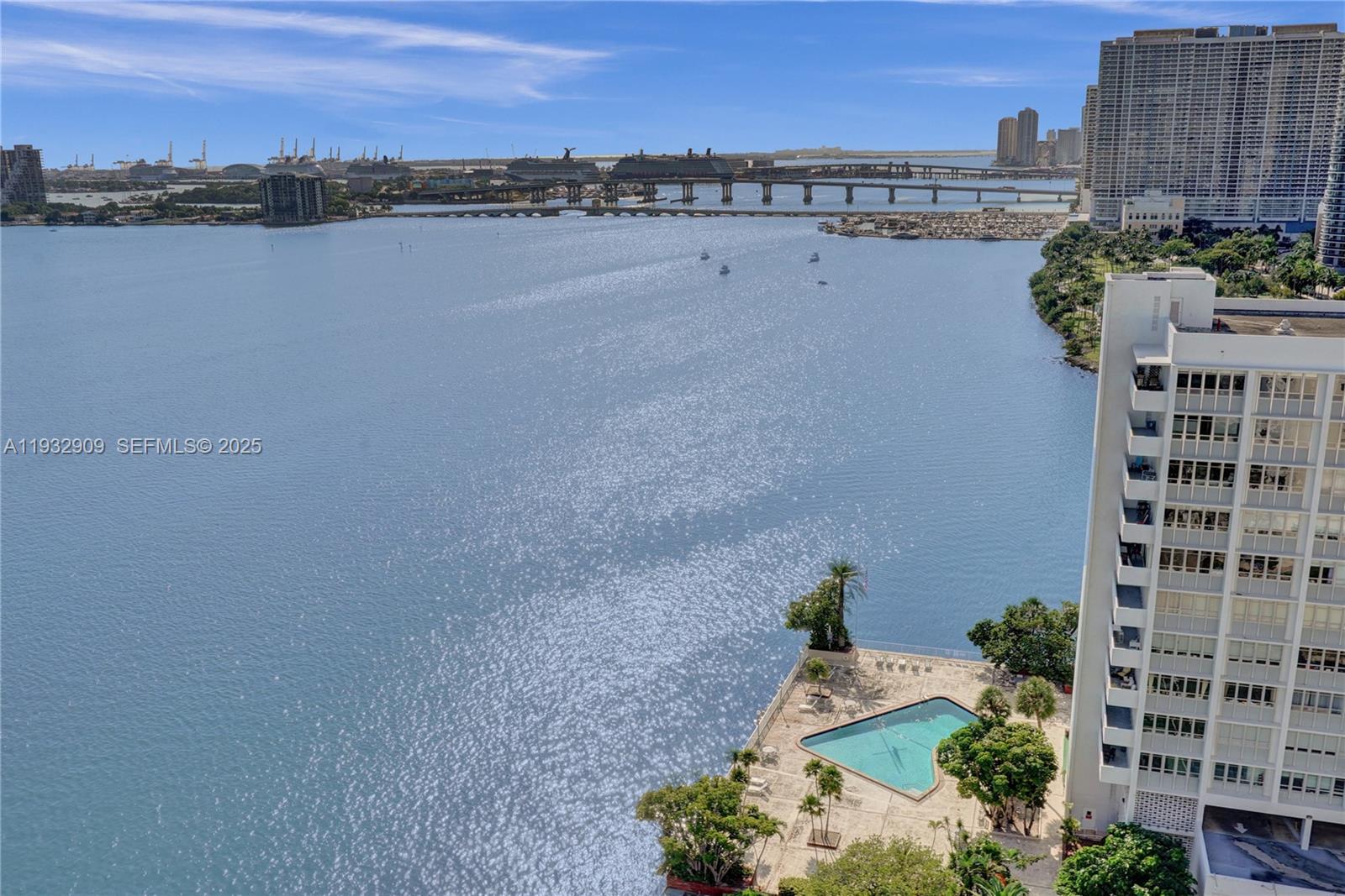 725 NE 22nd St Unit: PH1A