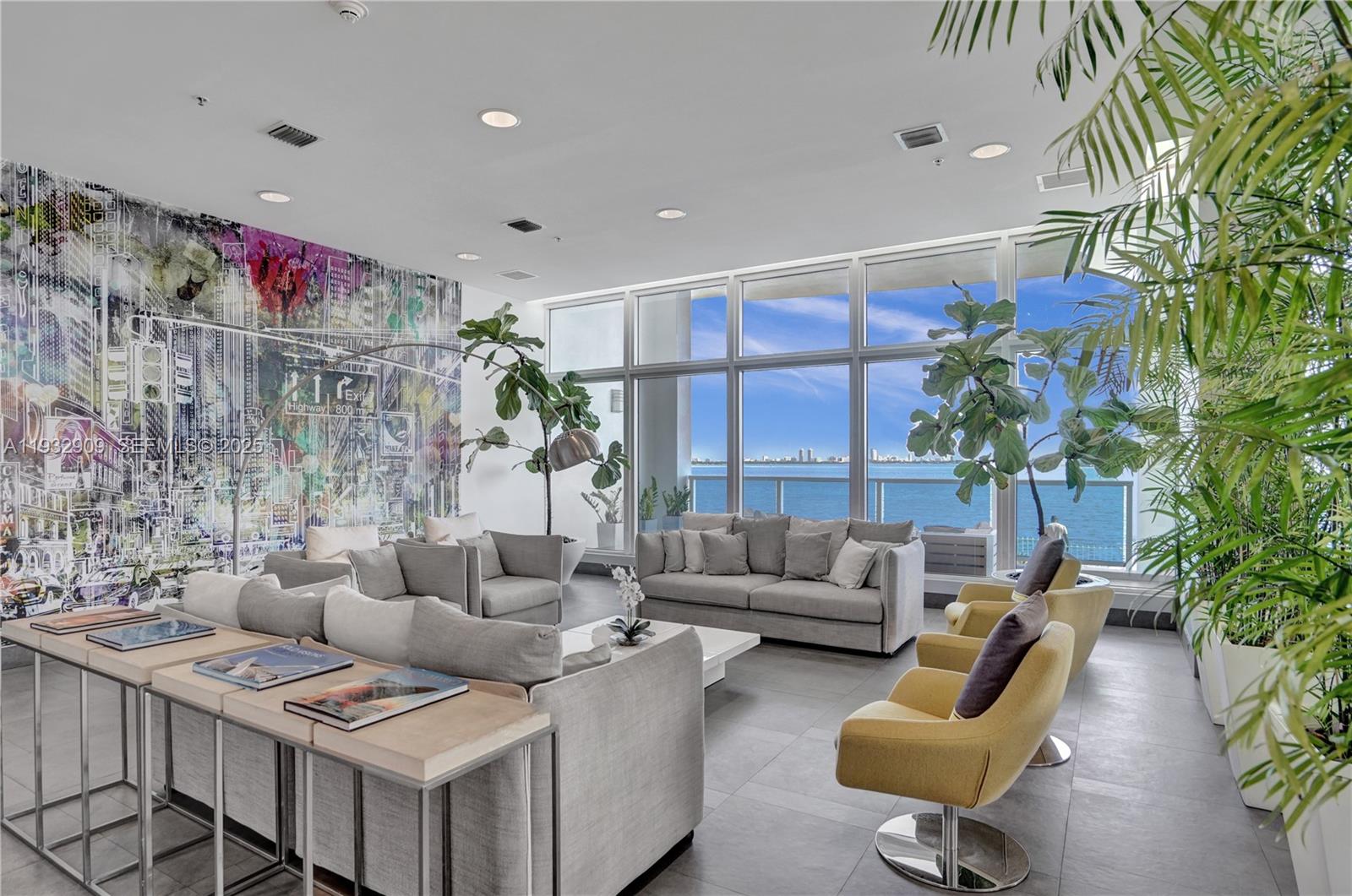 725 NE 22nd St Unit: PH1A