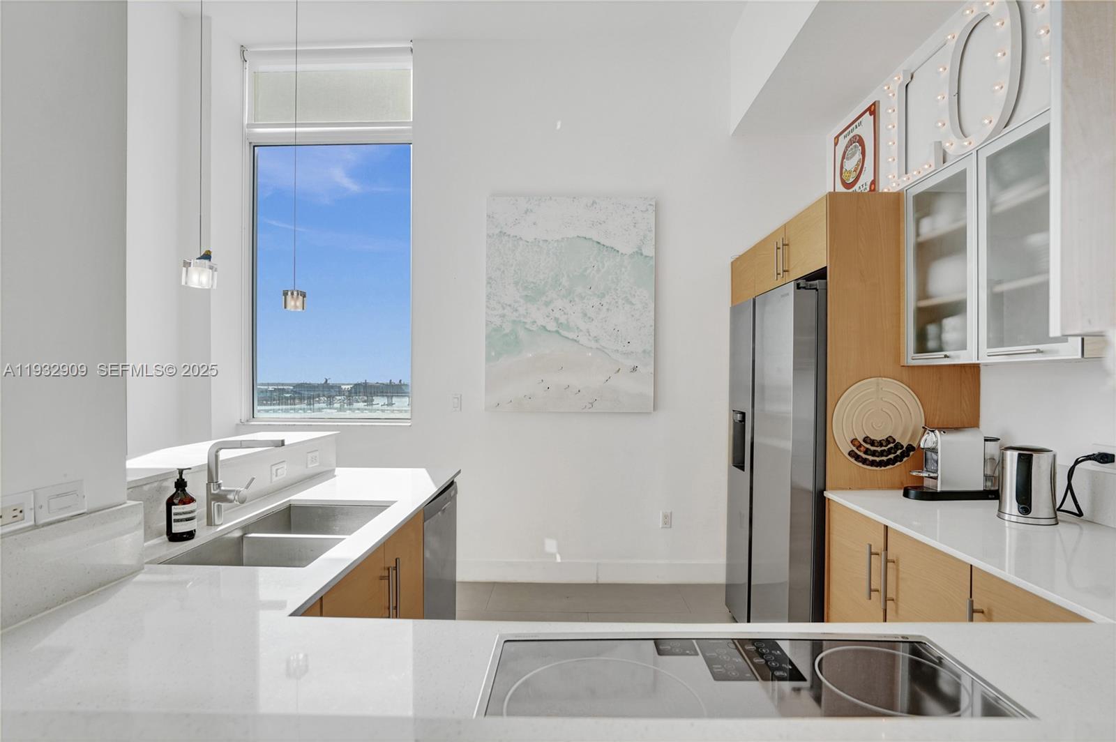 725 NE 22nd St Unit: PH1A