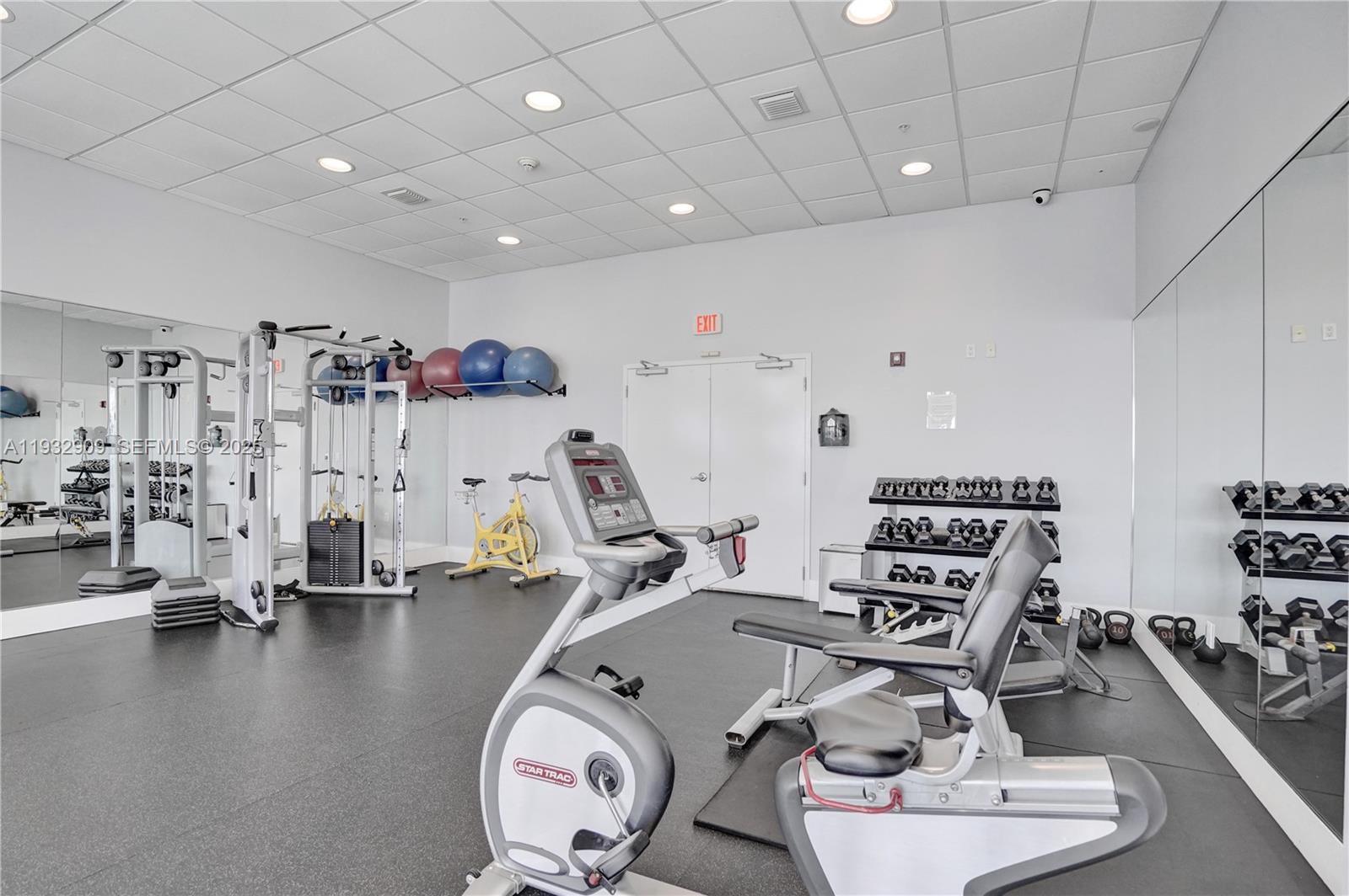 725 NE 22nd St Unit: PH1A