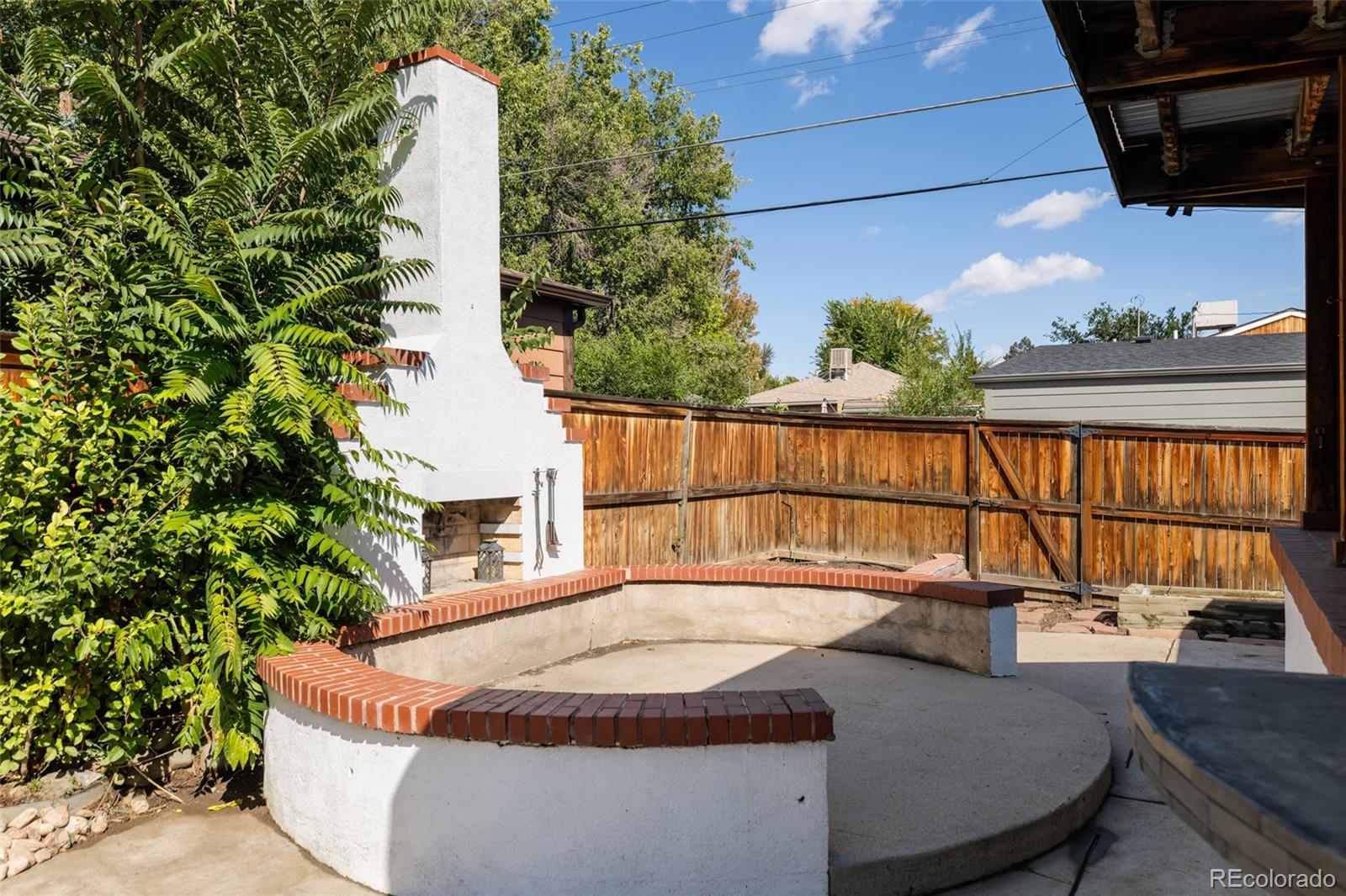1200 Dahlia Street