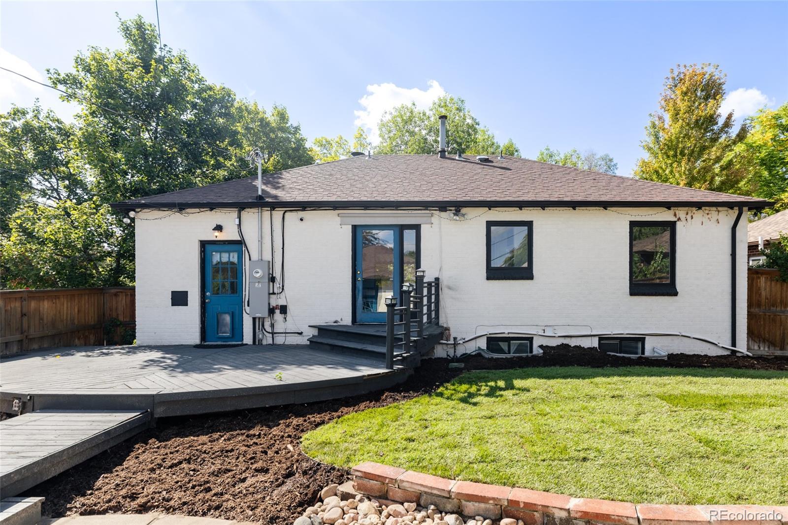1200 Dahlia Street