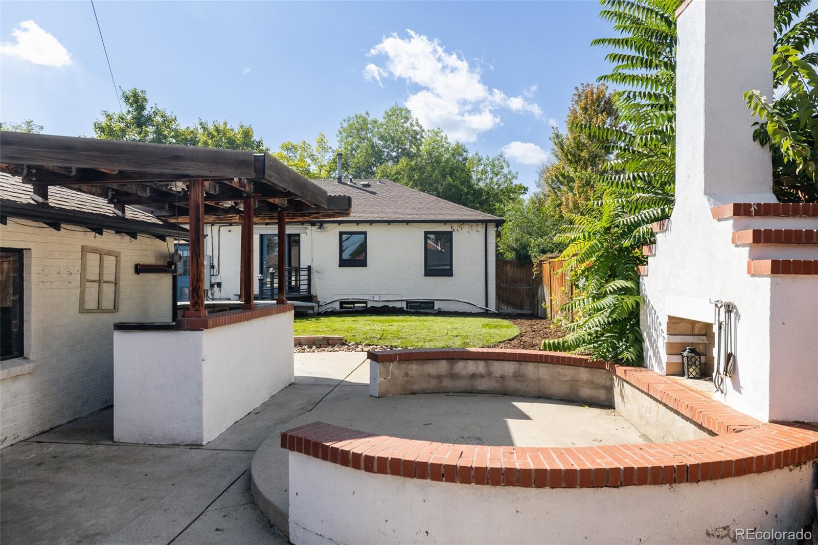 1200 Dahlia Street