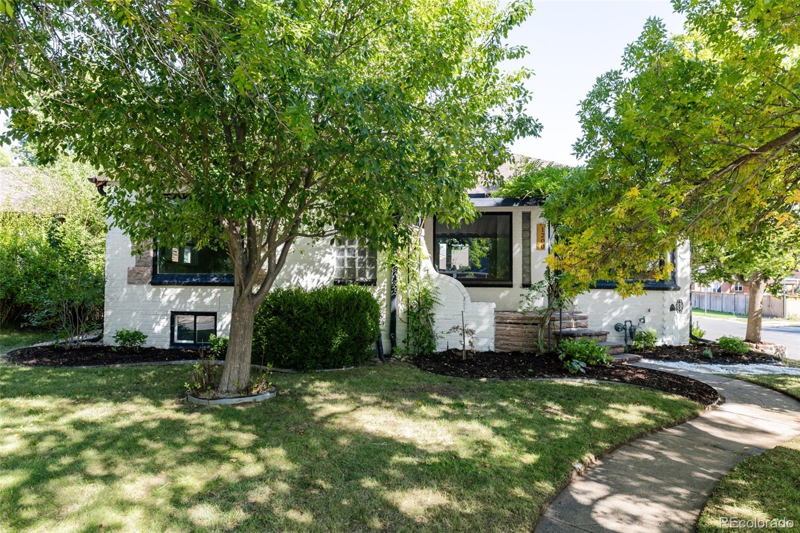 1200 Dahlia Street