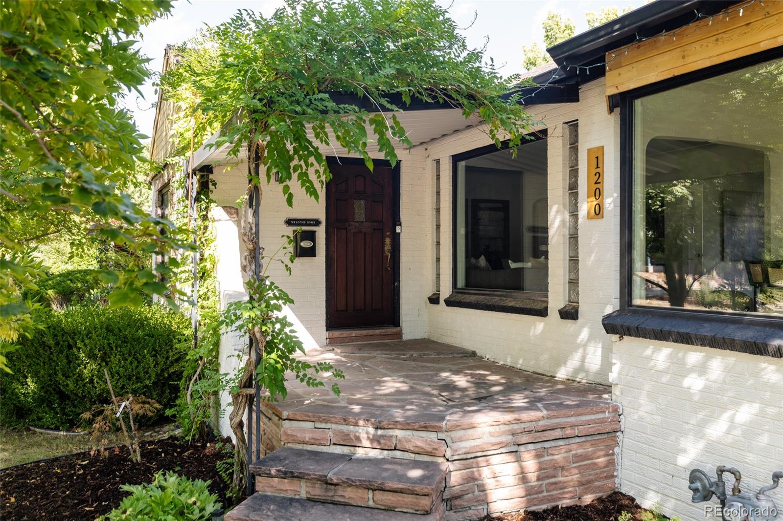 1200 Dahlia Street