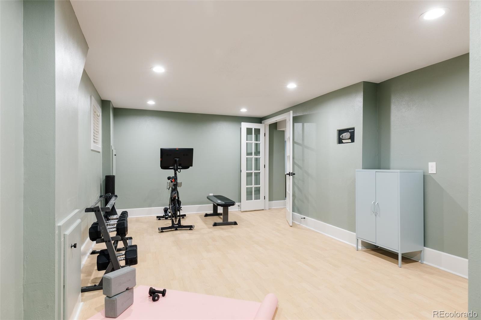 6335 S Geneva Circle