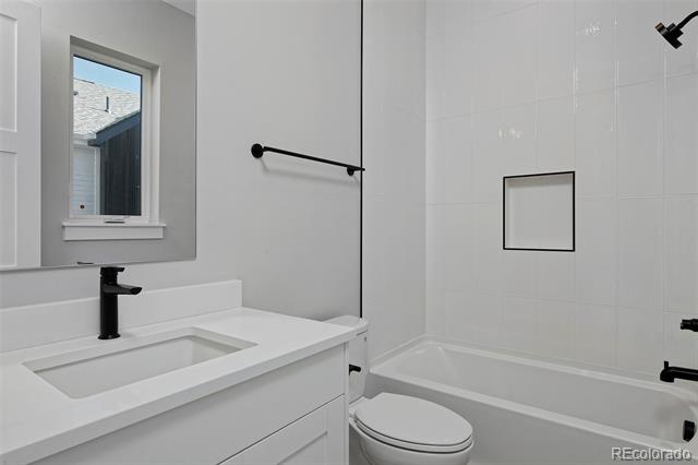 8280 E 36th Avenue Unit: 25