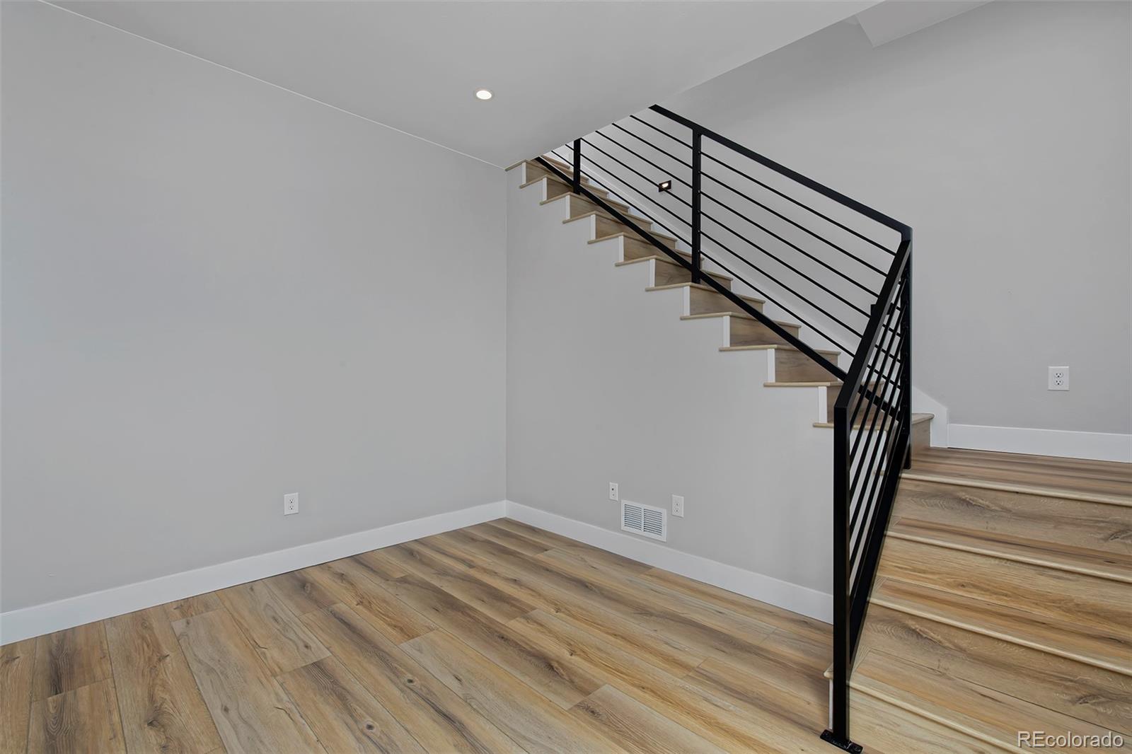 8280 E 36th Avenue Unit: 25