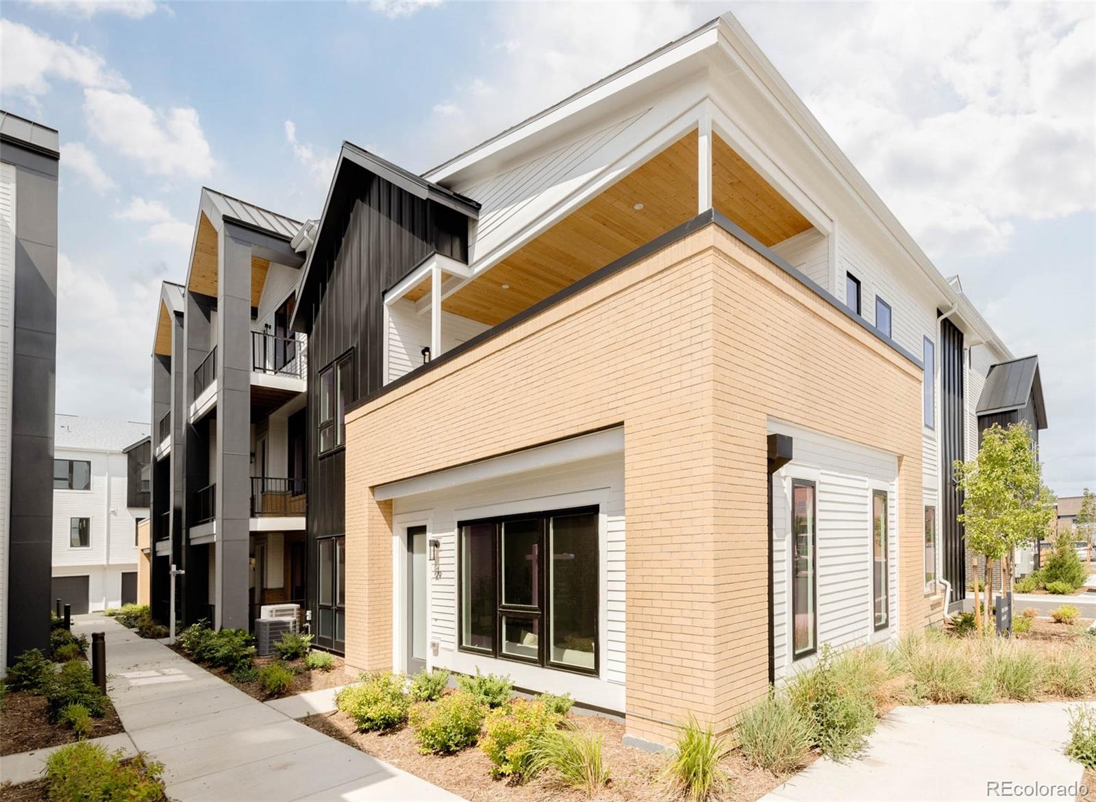 8260 E 36th Avenue Unit: 29