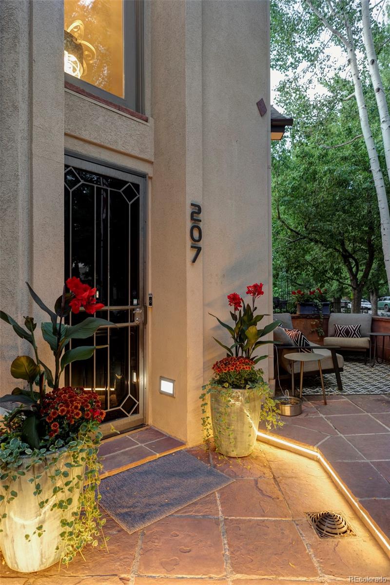 207 Cook Street