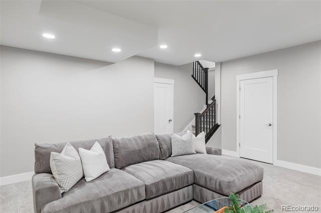 10384 E 60th Place