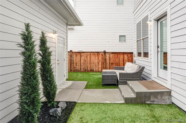10384 E 60th Place