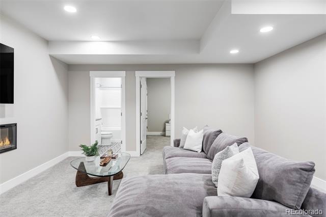 10384 E 60th Place