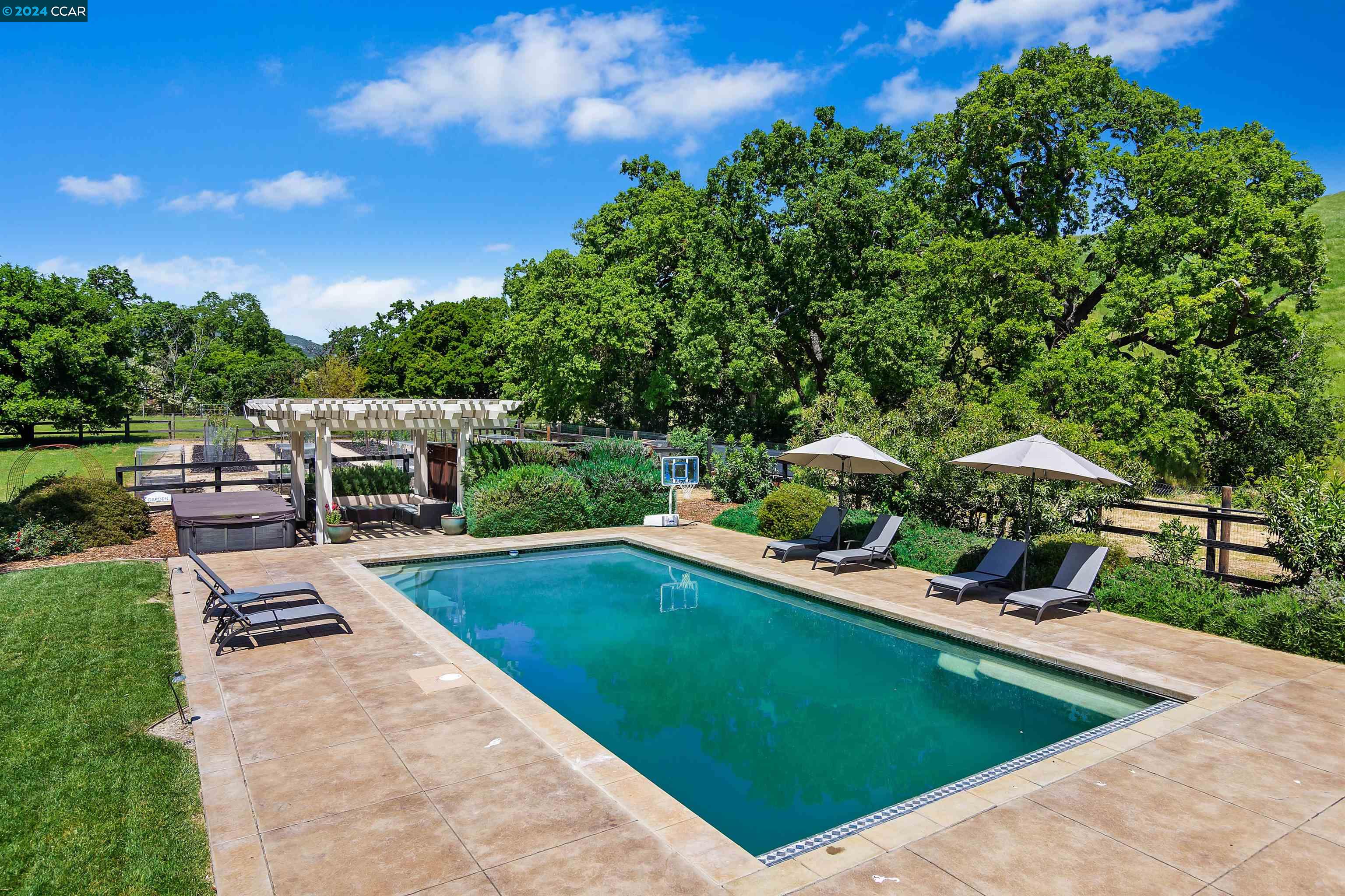 5400 Penny Ln