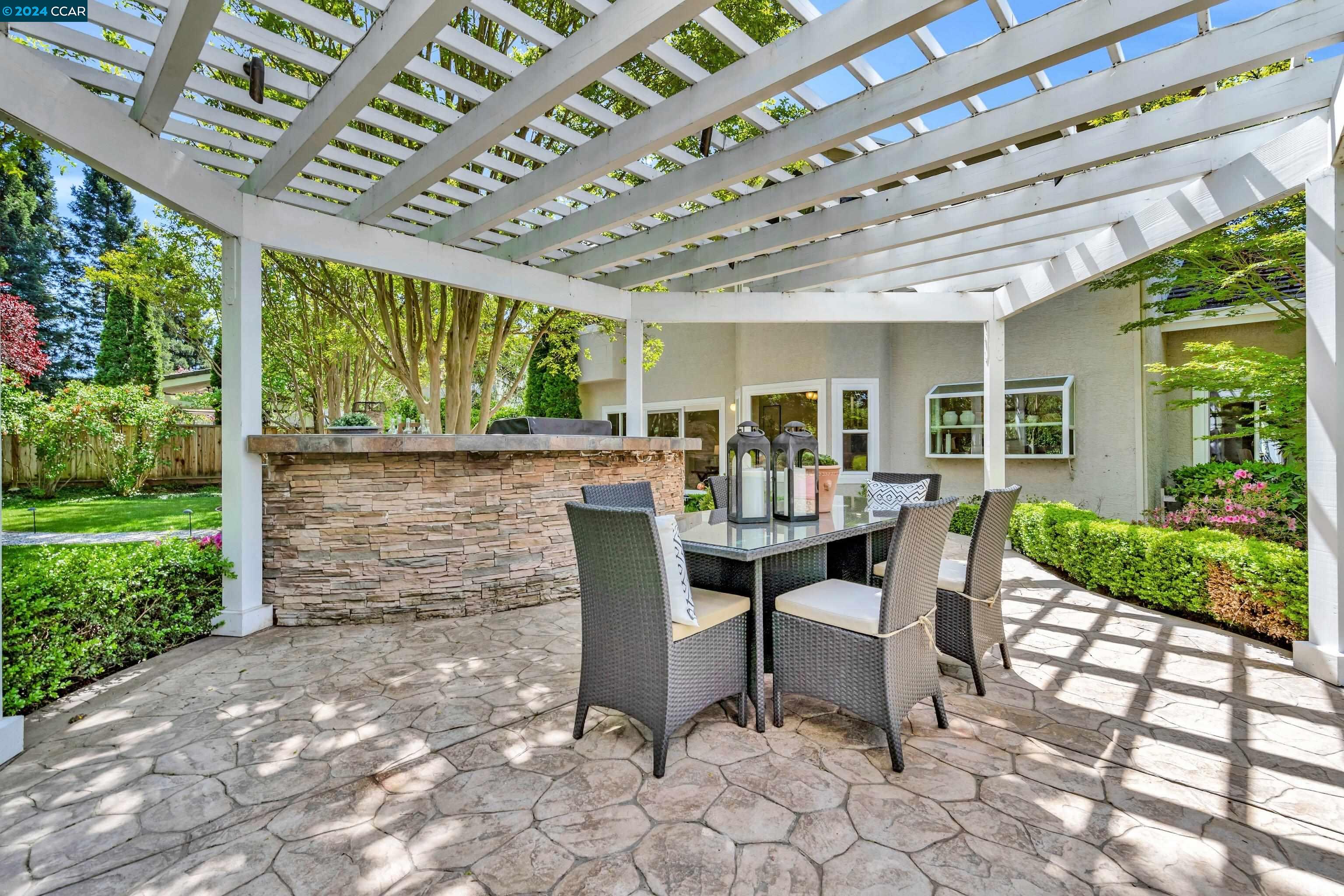 50 Headland Ct
