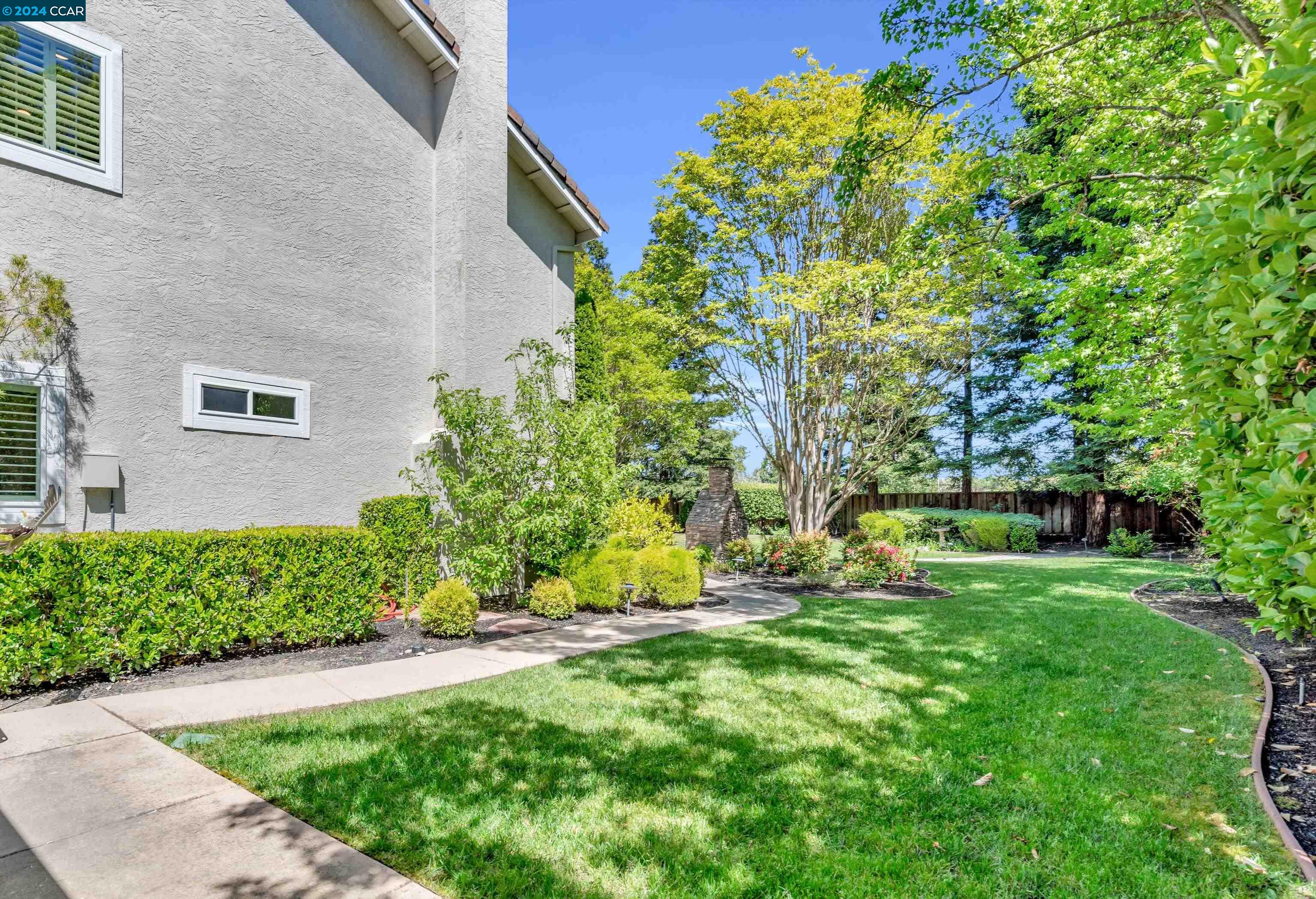 50 Headland Ct