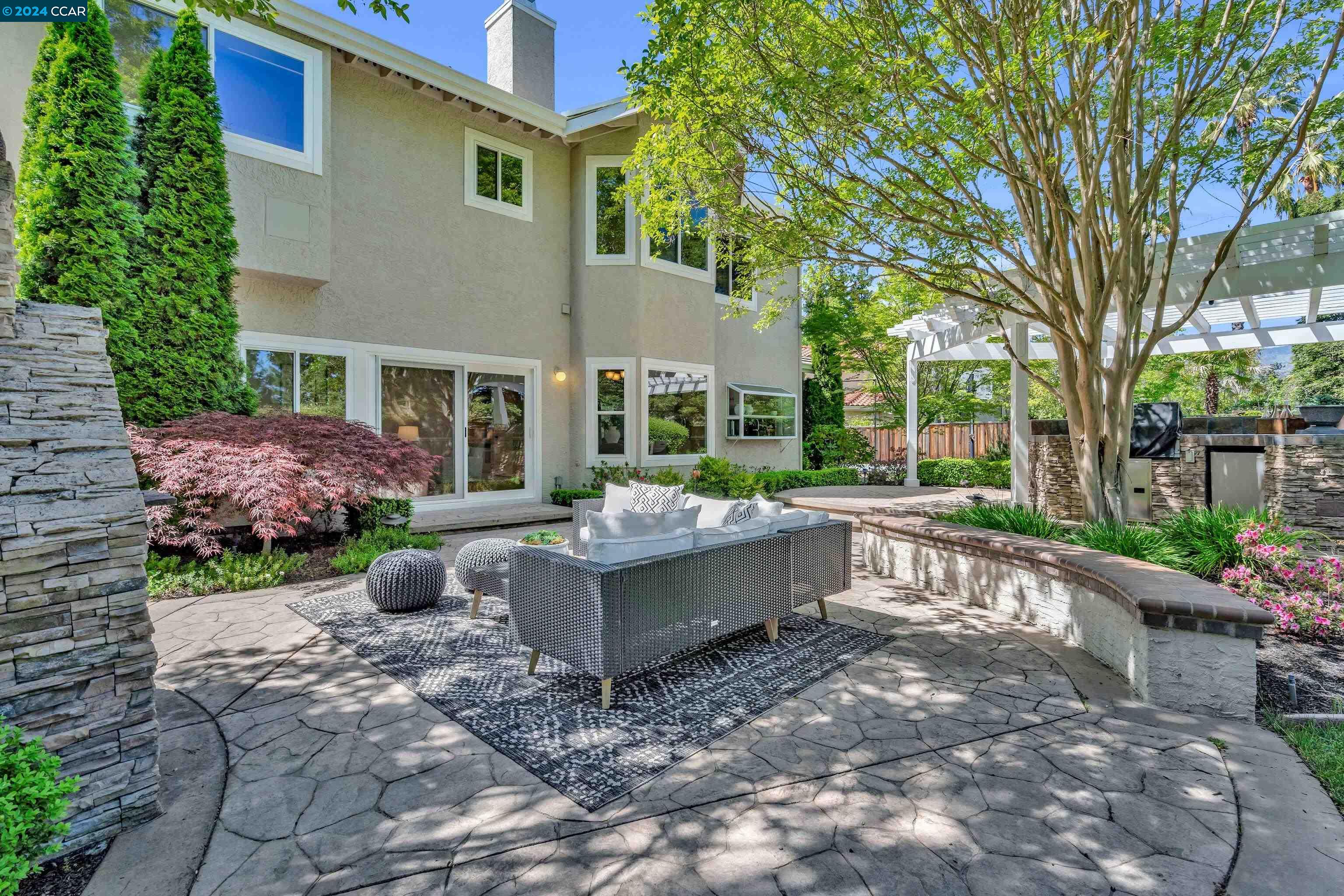 50 Headland Ct