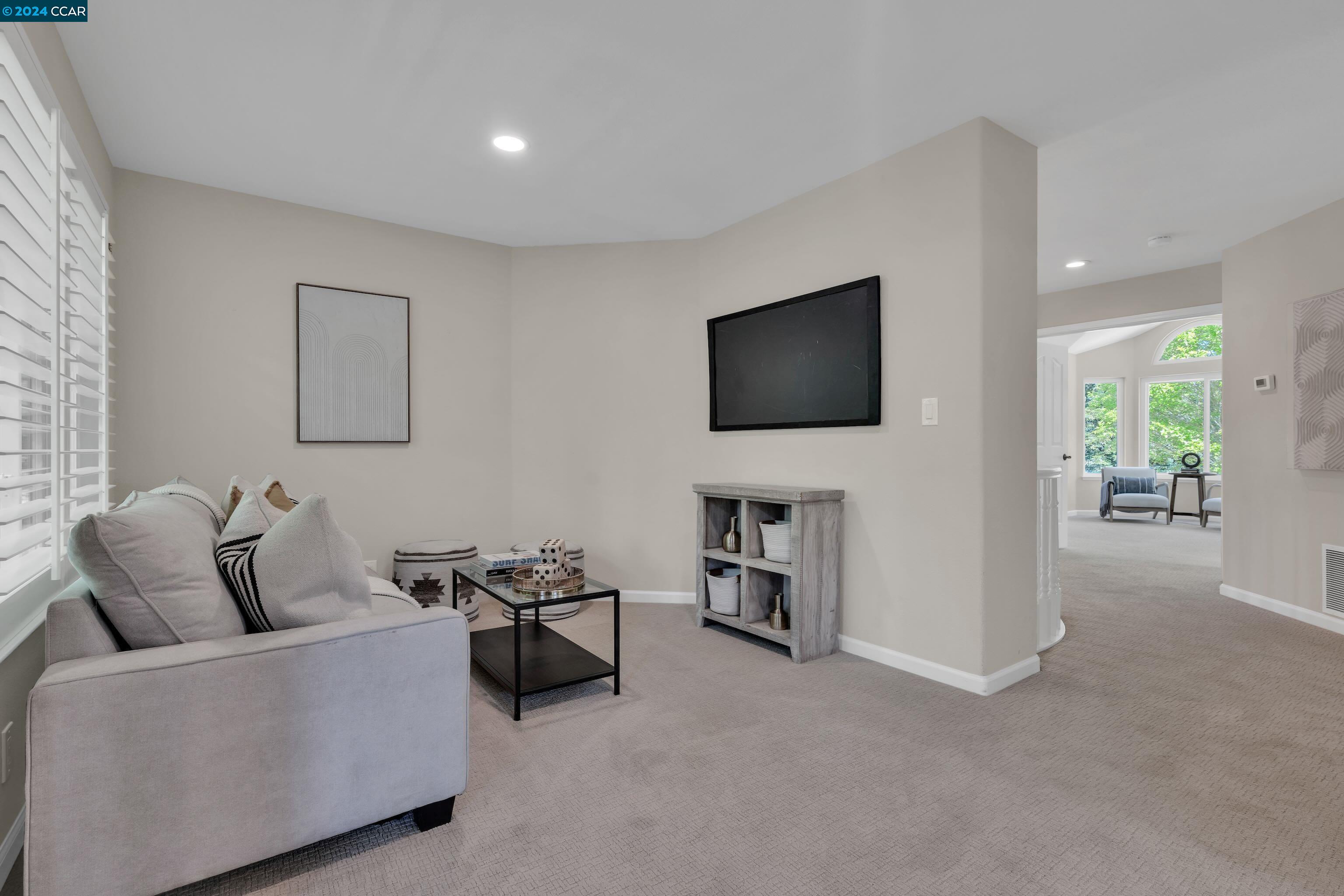 50 Headland Ct