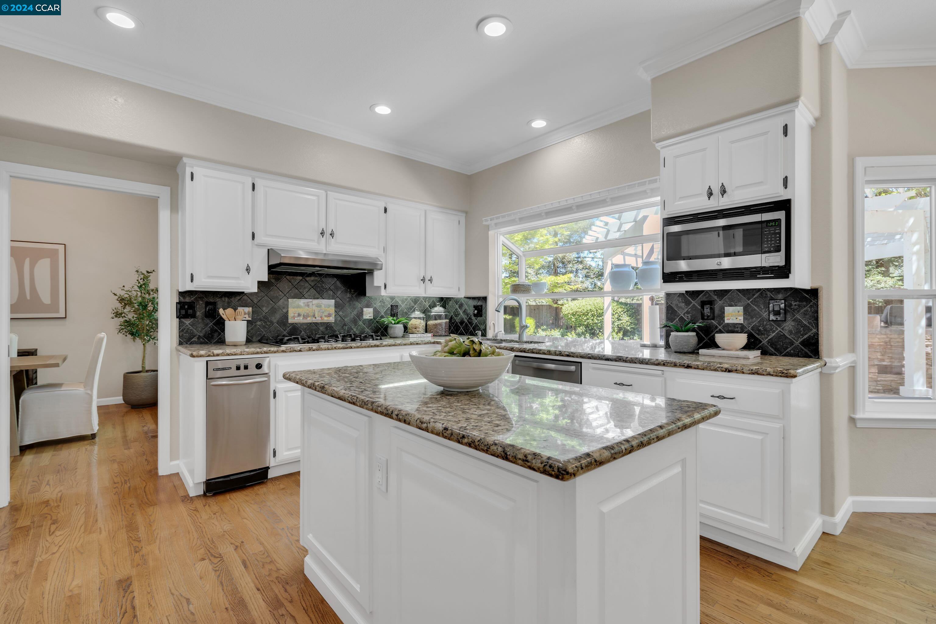 50 Headland Ct