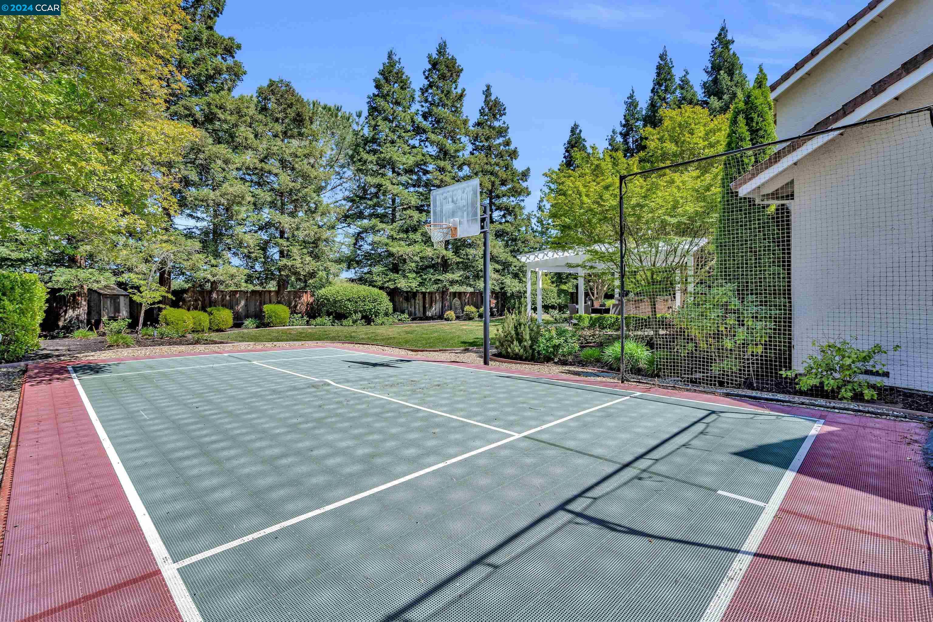 50 Headland Ct