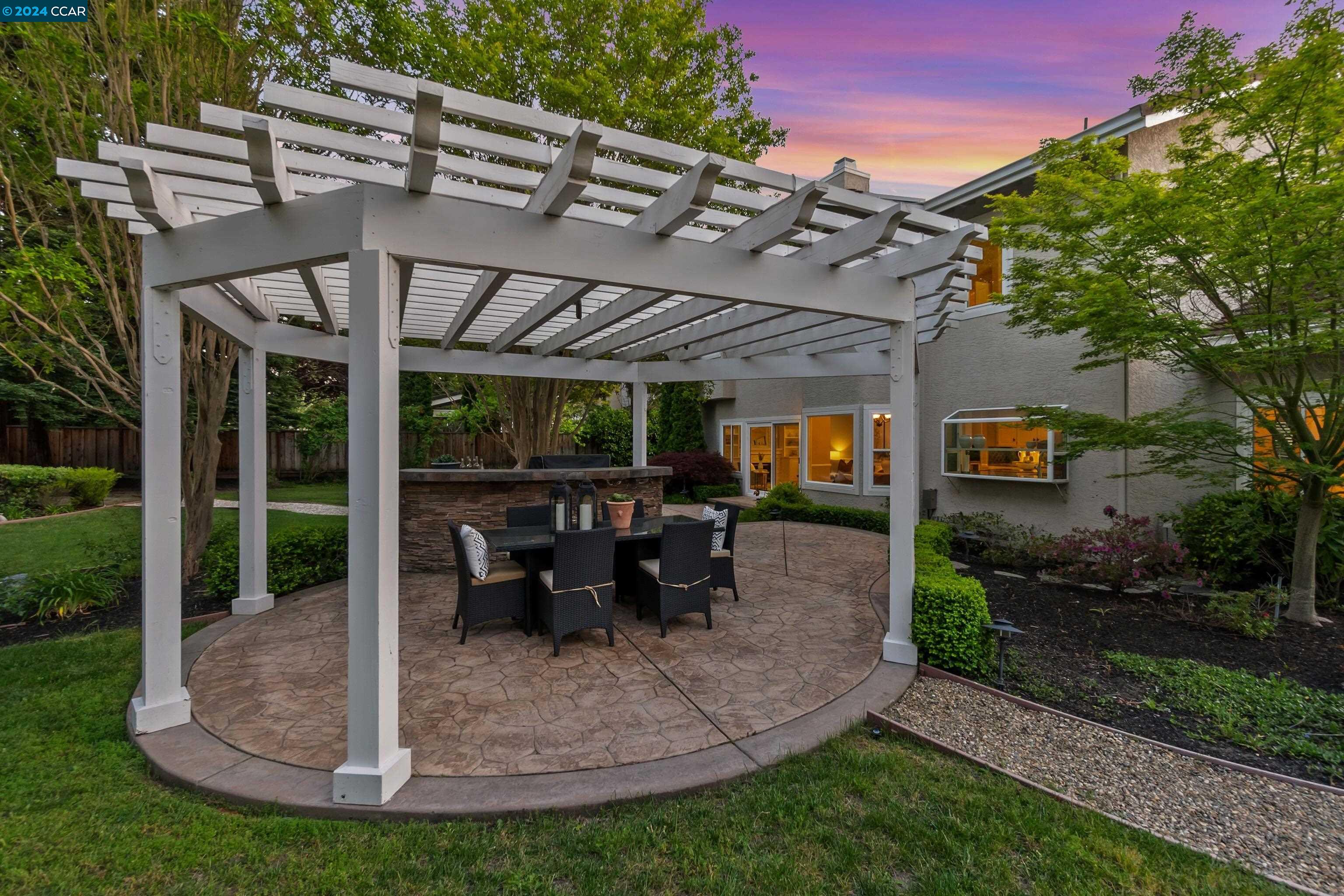 50 Headland Ct