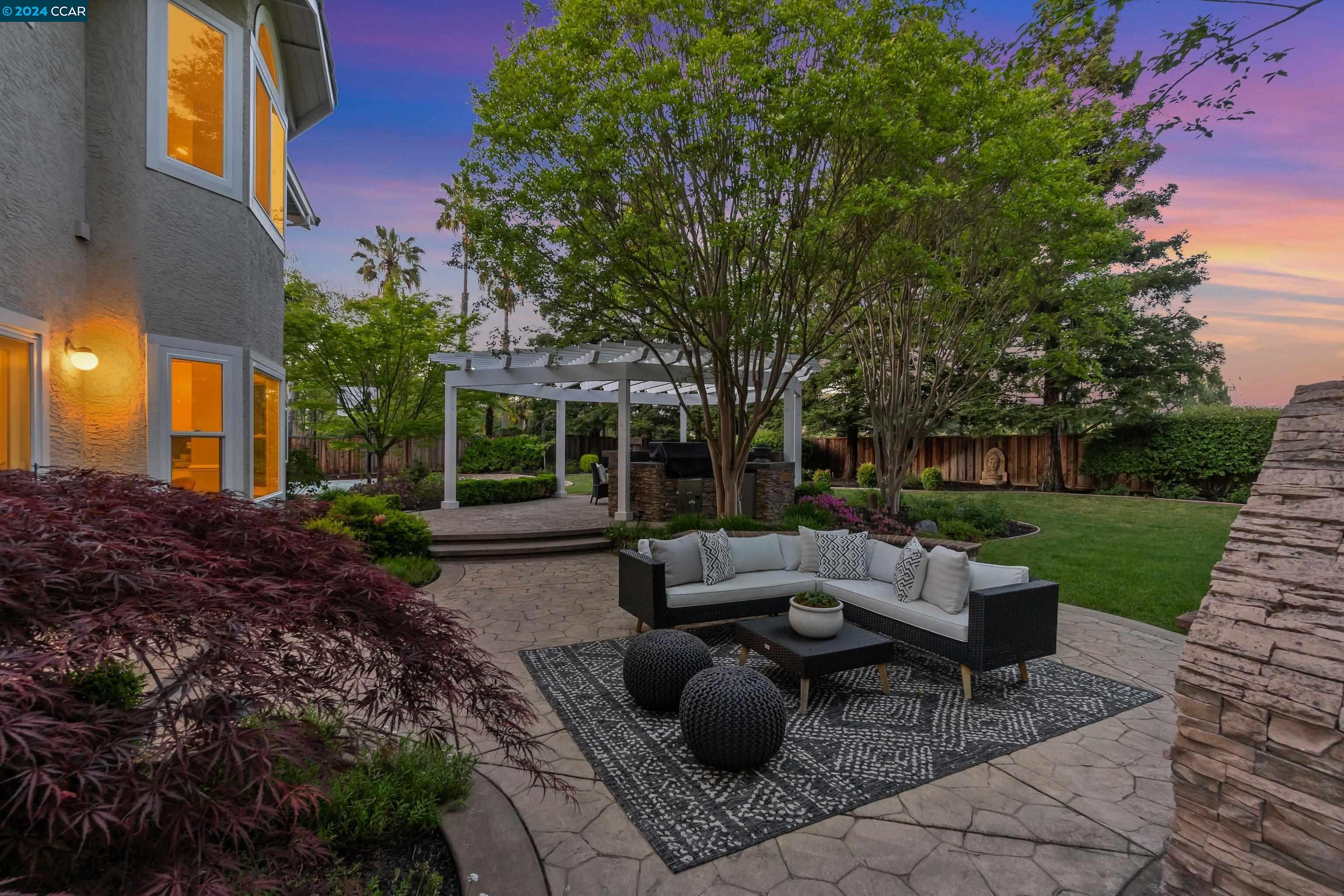 50 Headland Ct