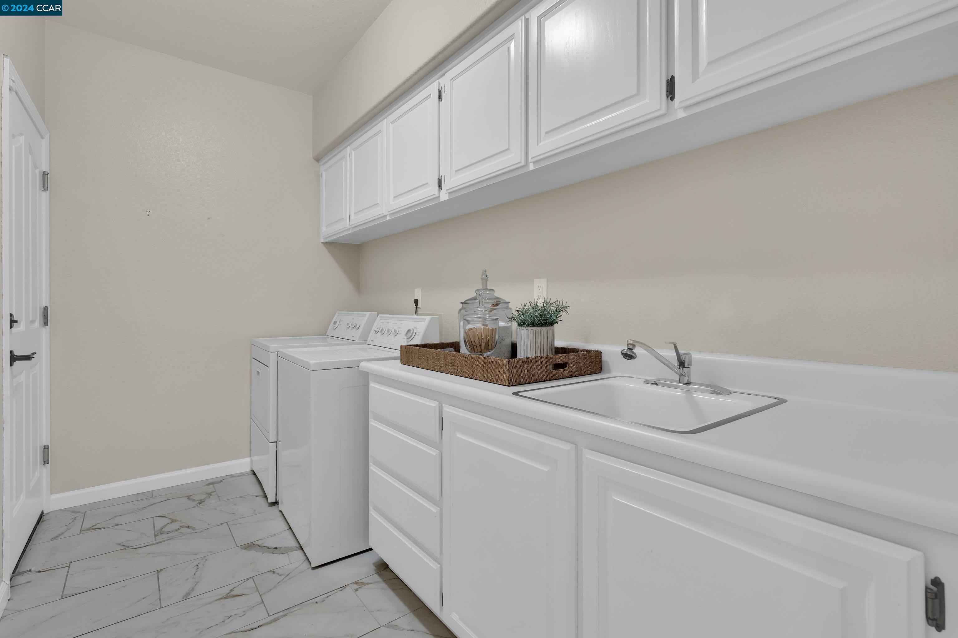 50 Headland Ct