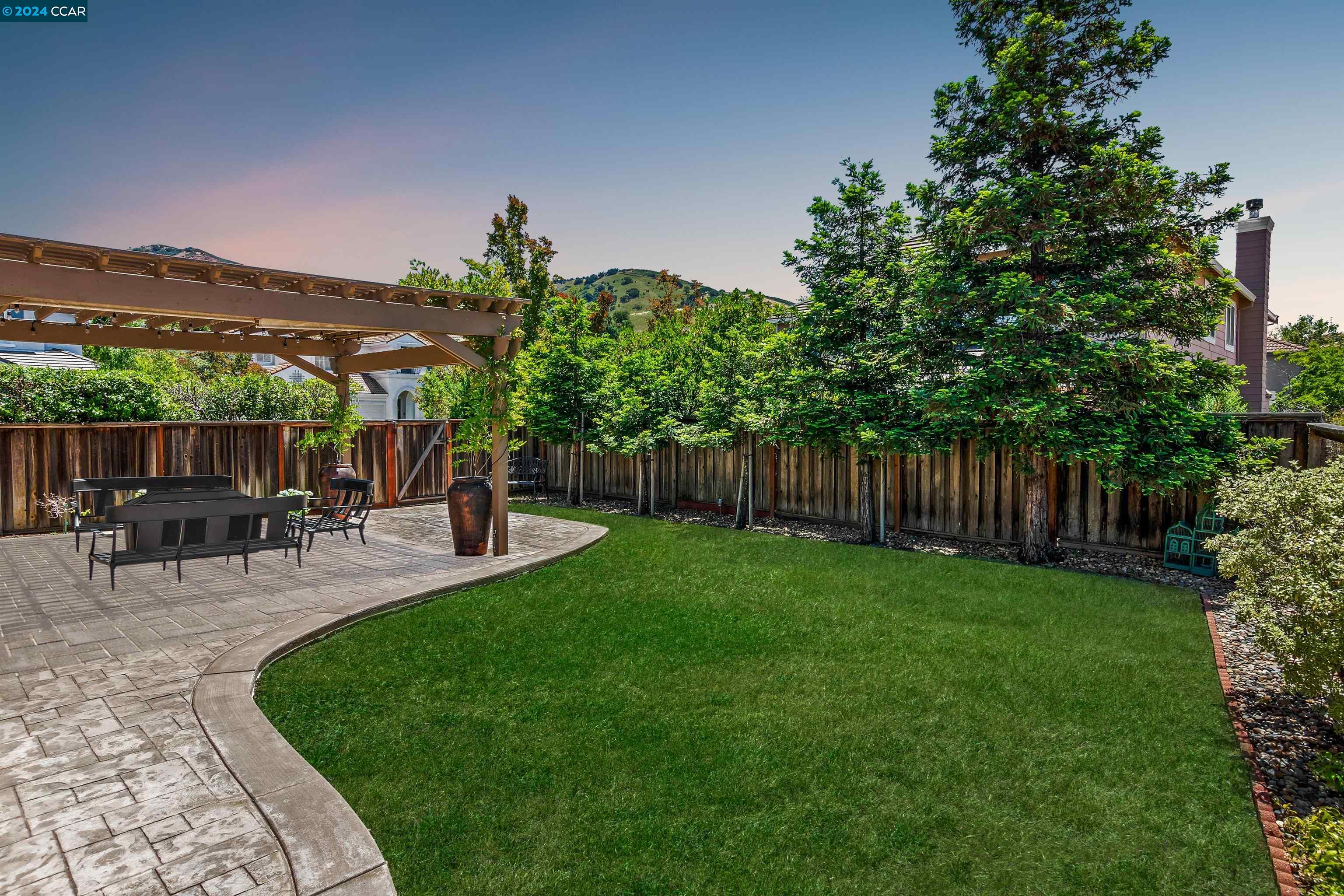 969 Rolling Woods Way