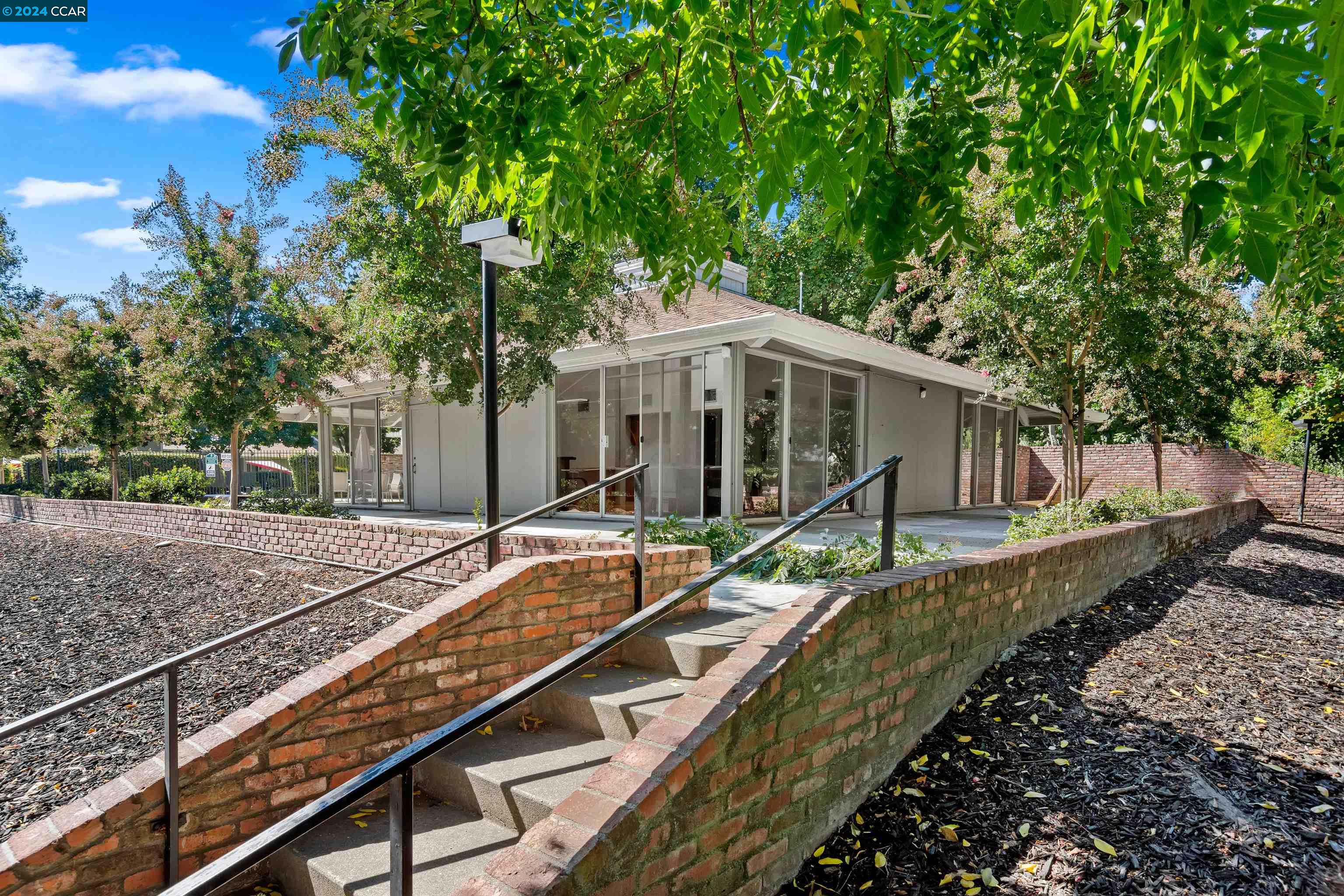 492 Sycamore Cir
