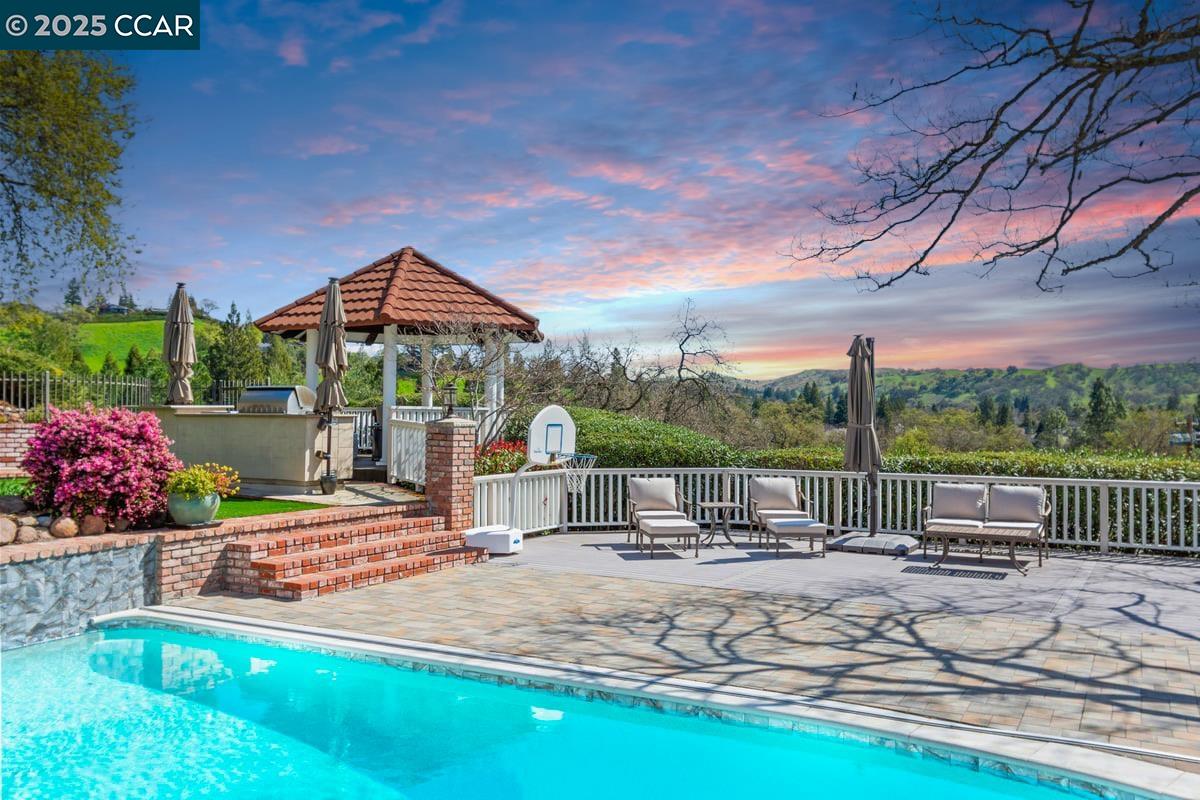 150 Mountain Canyon Pl