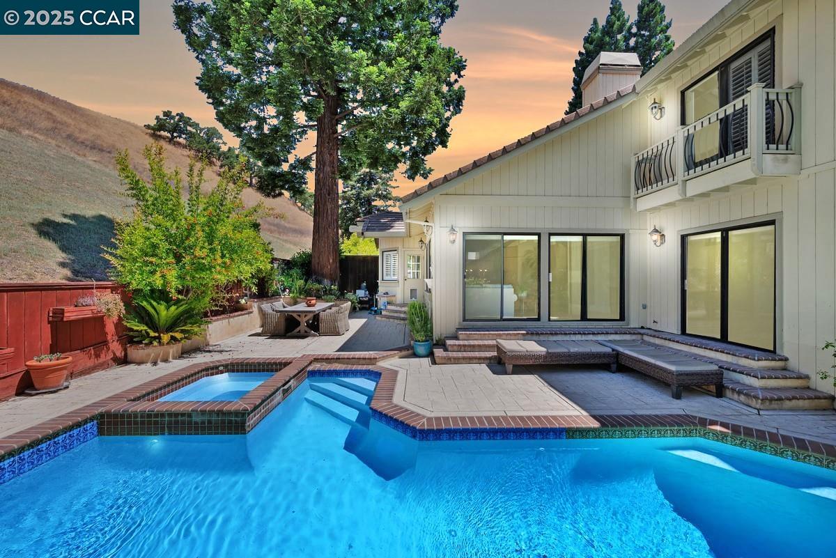 951 Redwood Dr