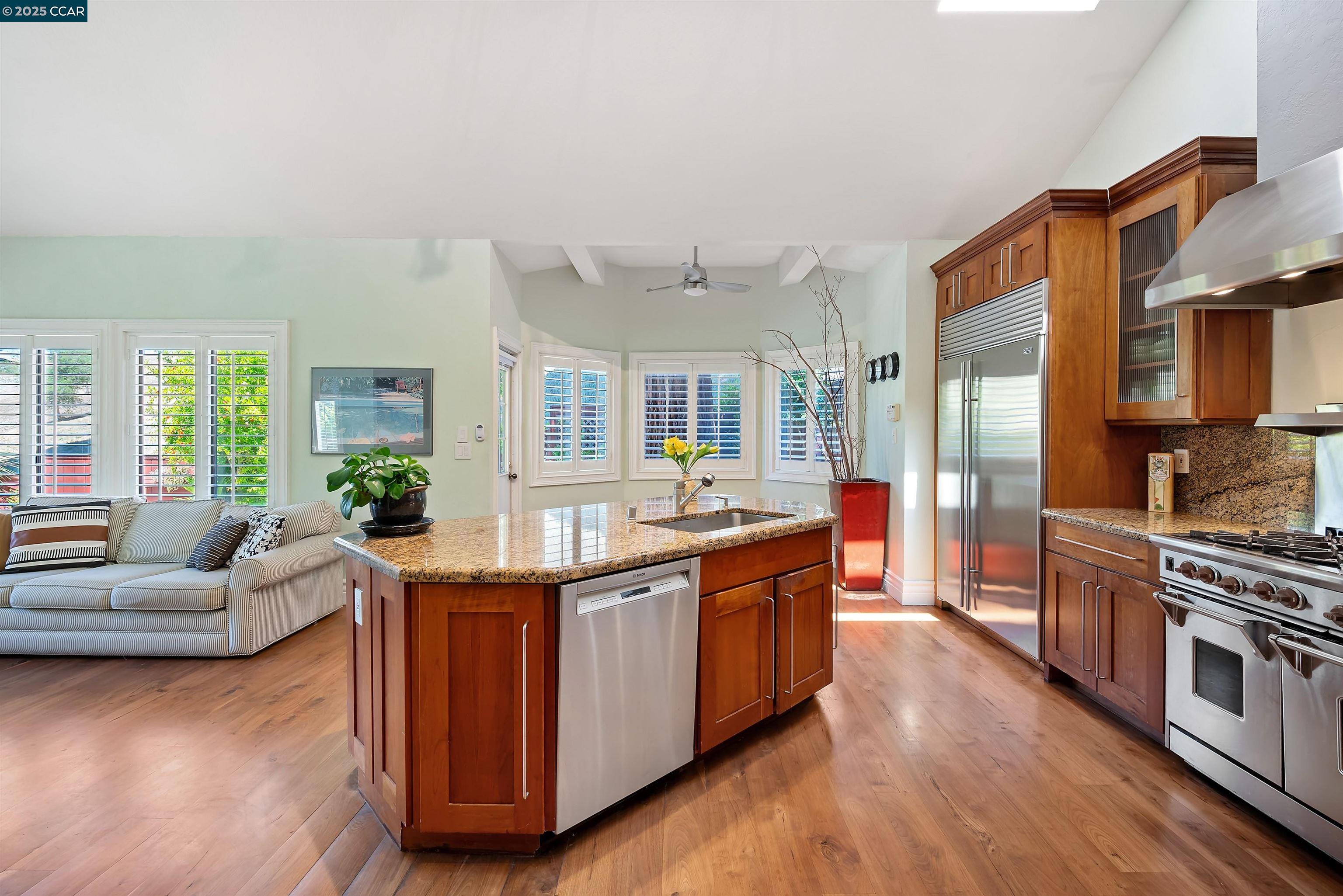 951 Redwood Dr