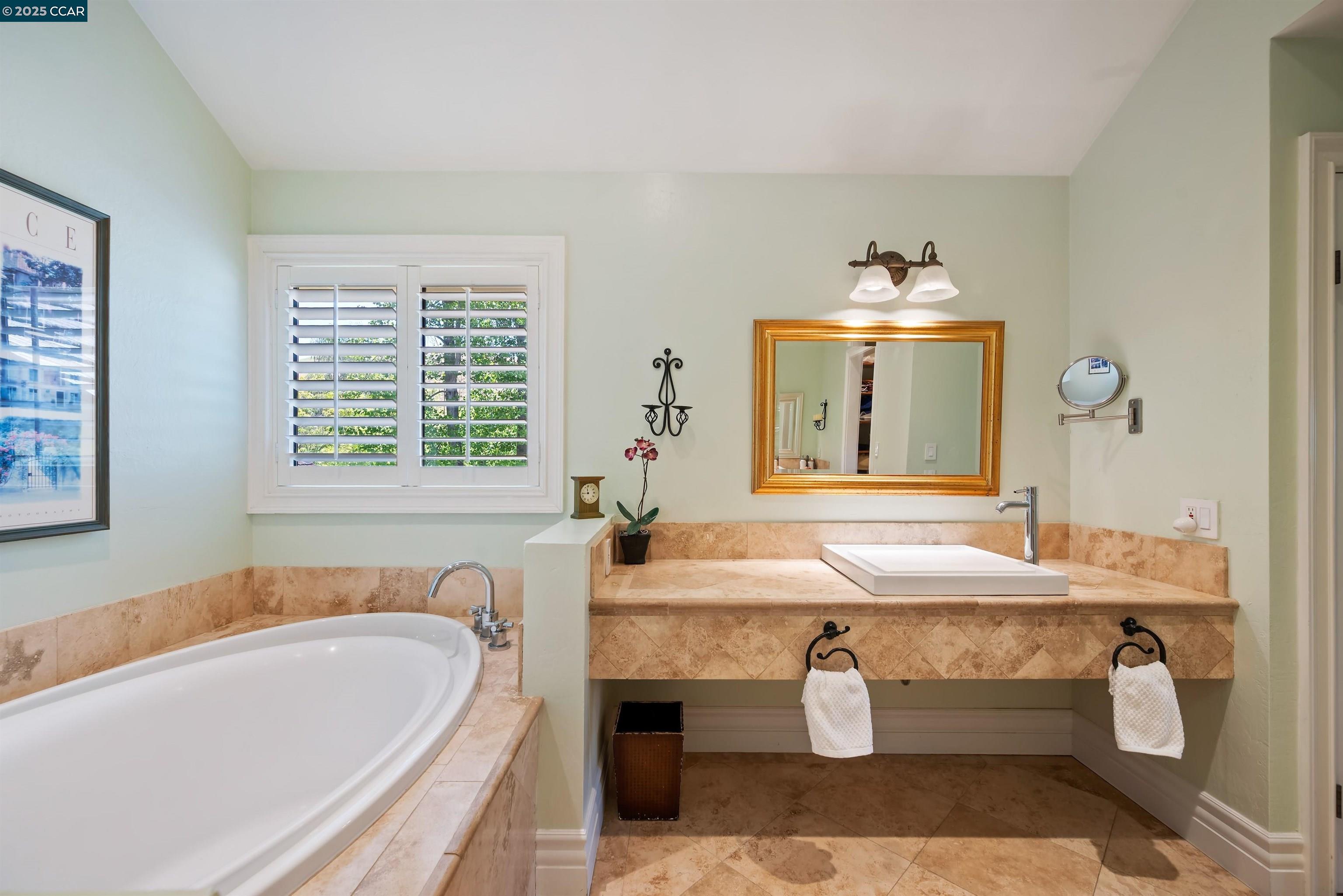 951 Redwood Dr