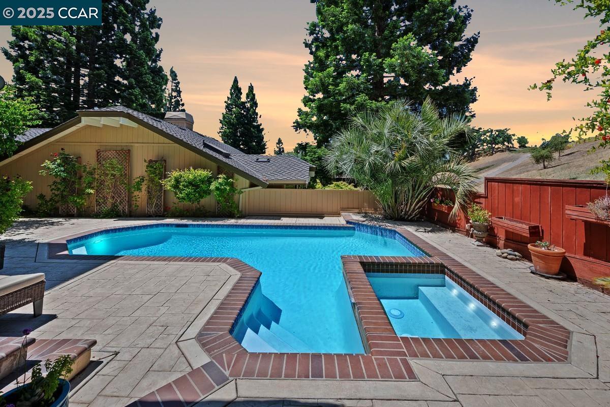 951 Redwood Dr