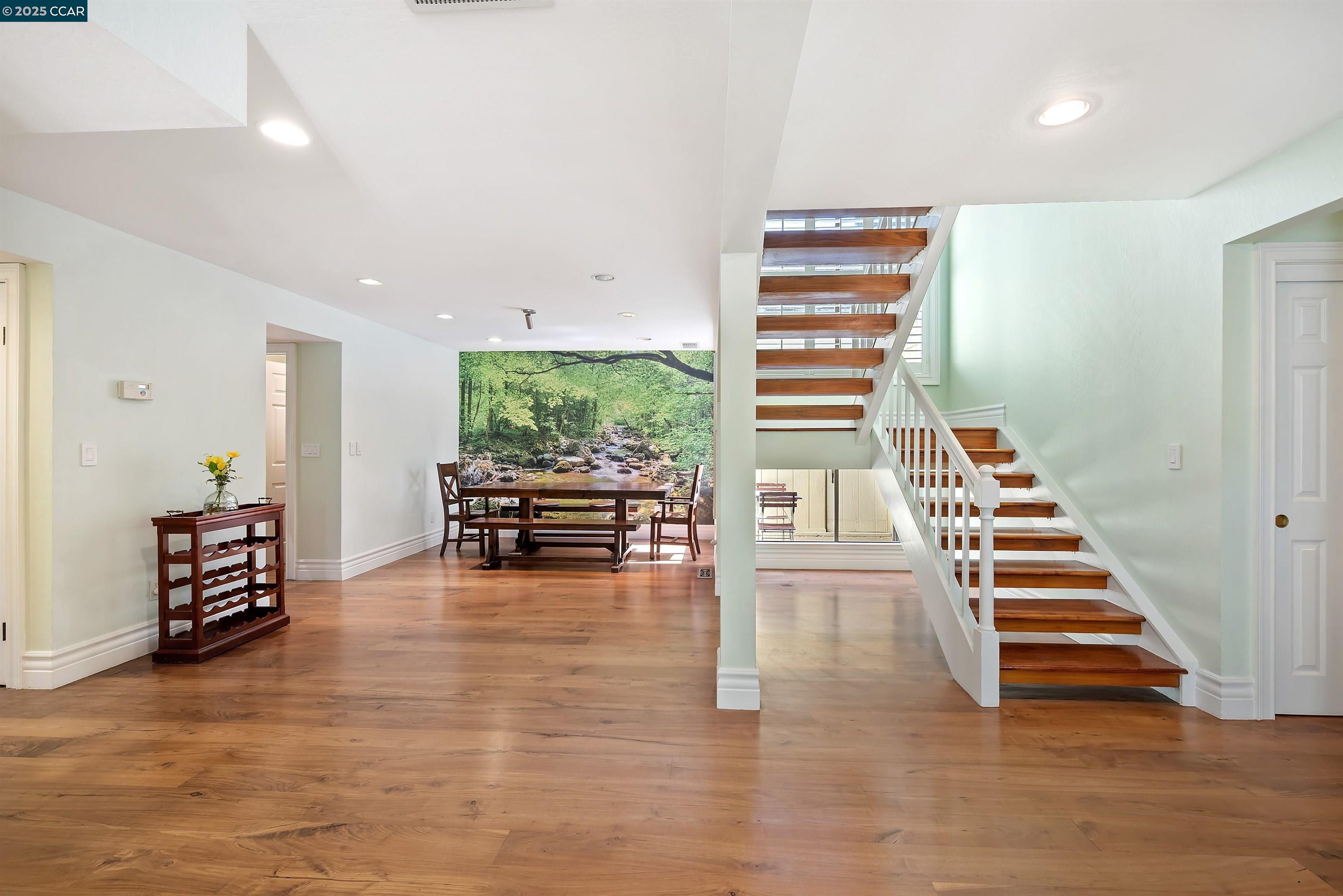 951 Redwood Dr