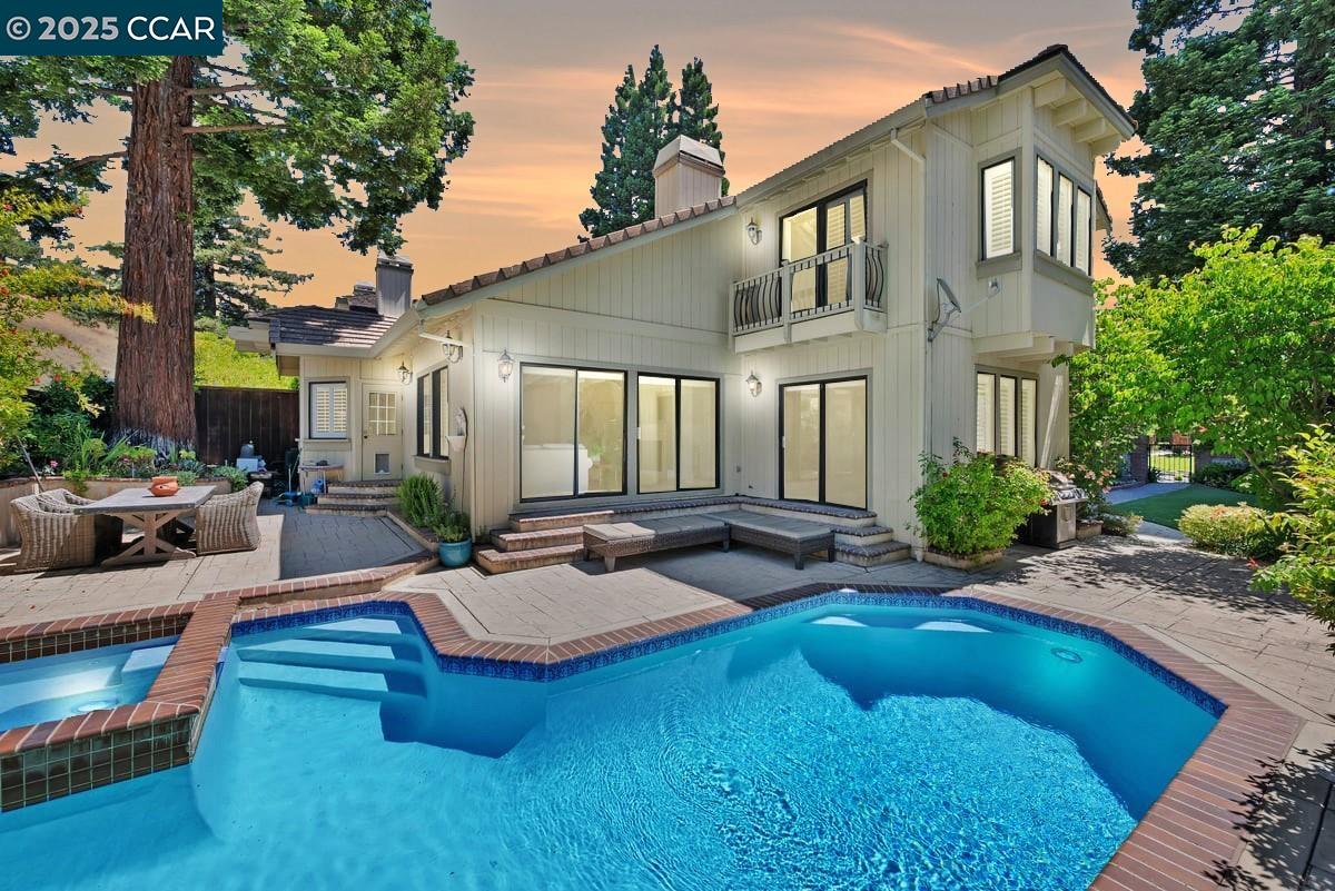 951 Redwood Dr