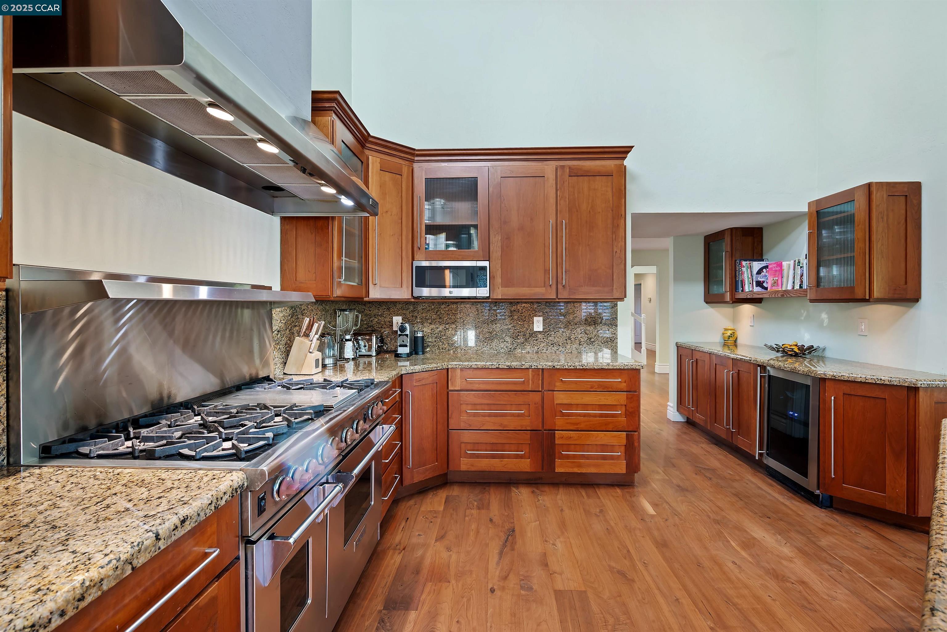 951 Redwood Dr