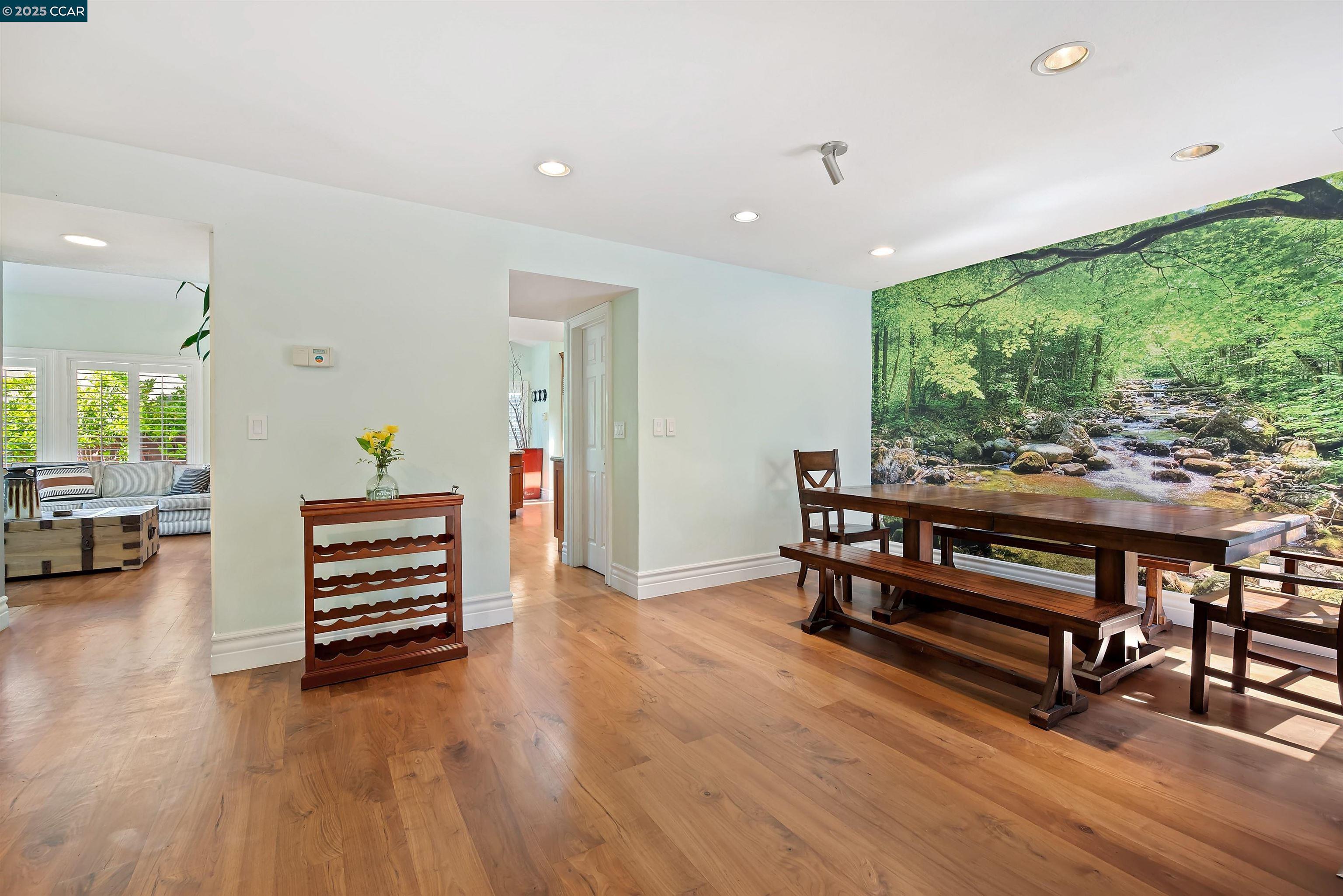951 Redwood Dr