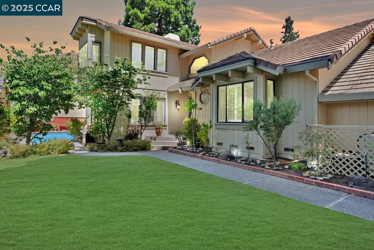 951 Redwood Dr