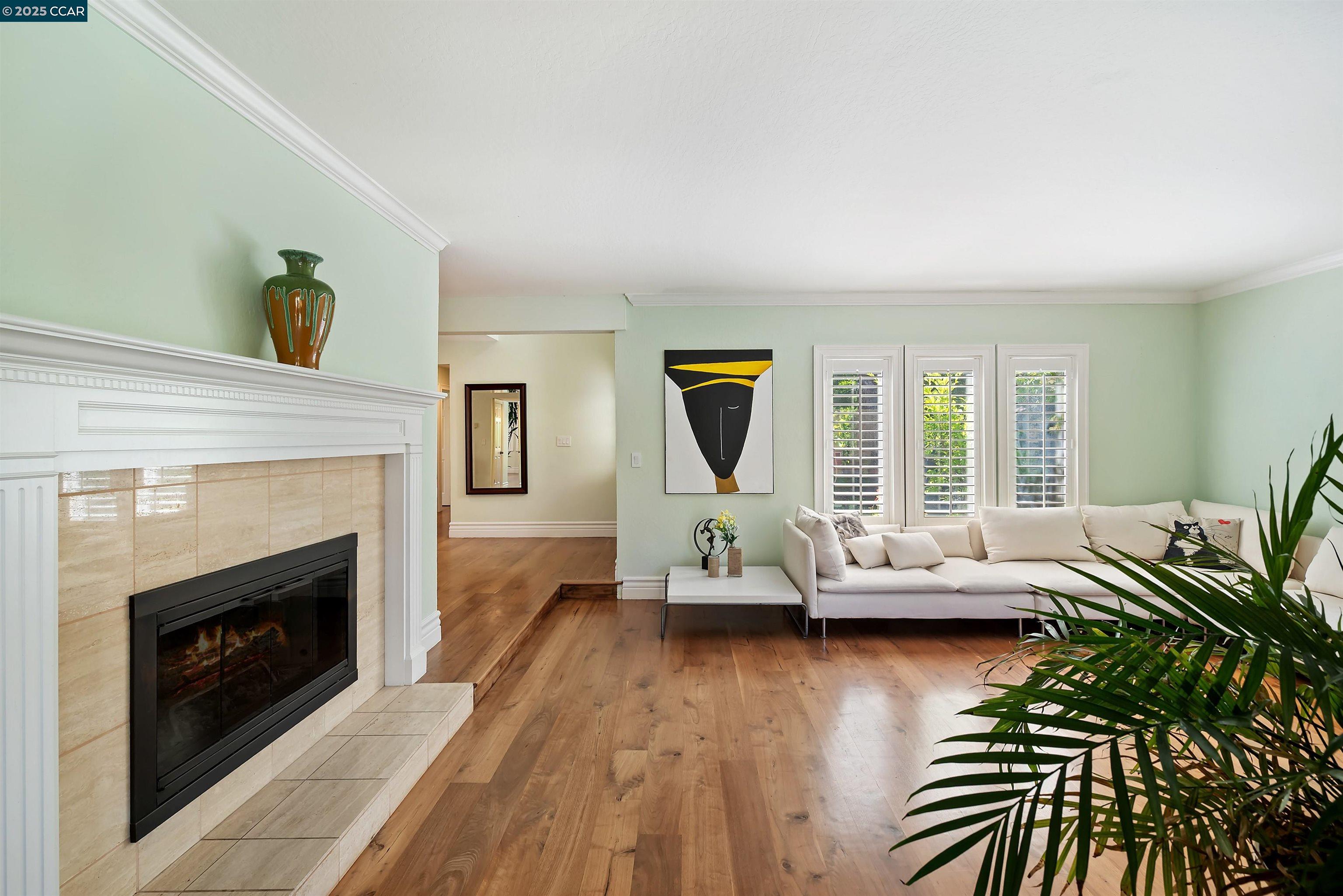 951 Redwood Dr