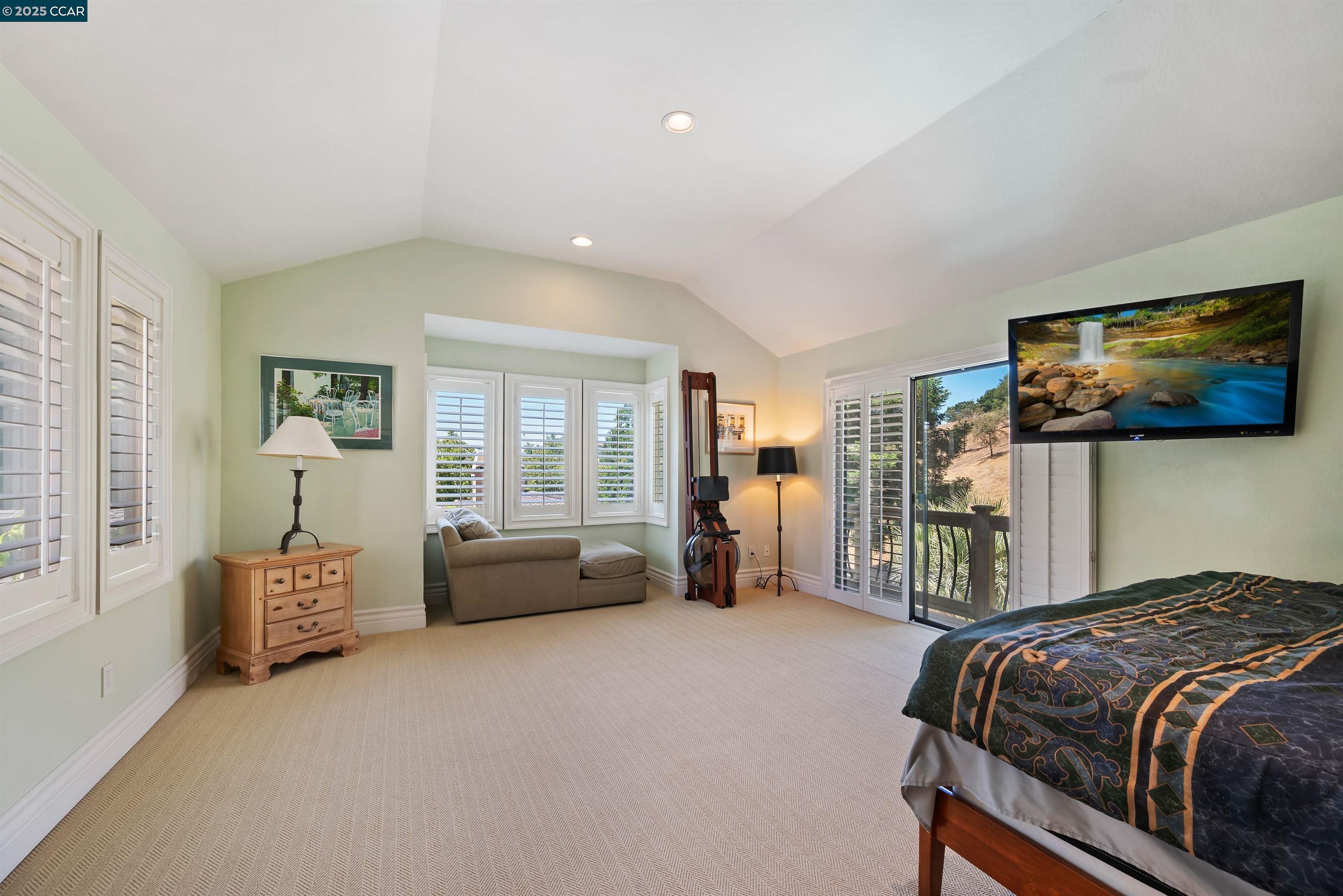951 Redwood Dr