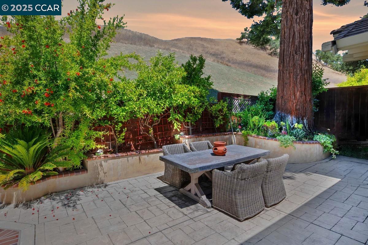 951 Redwood Dr