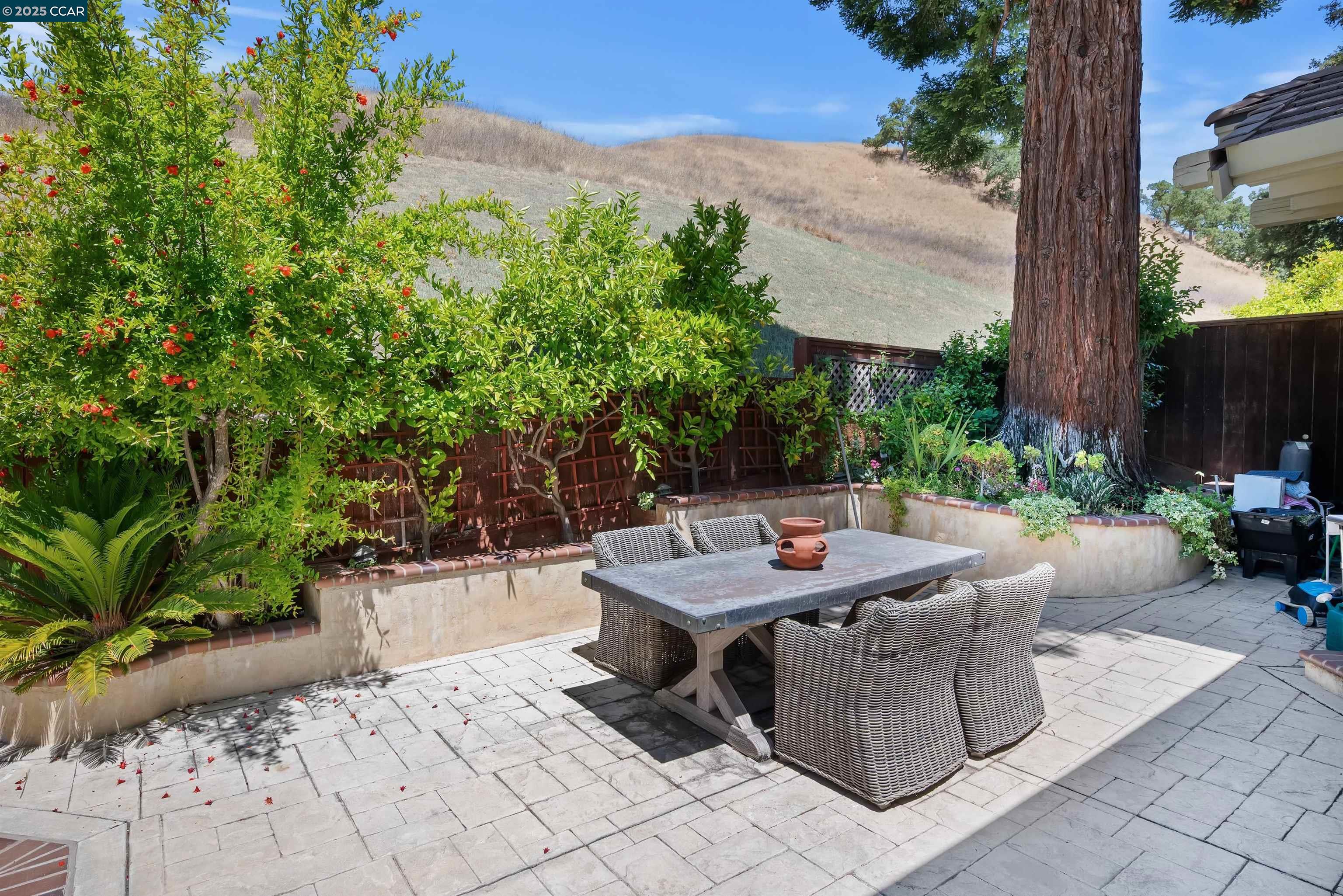 951 Redwood Dr