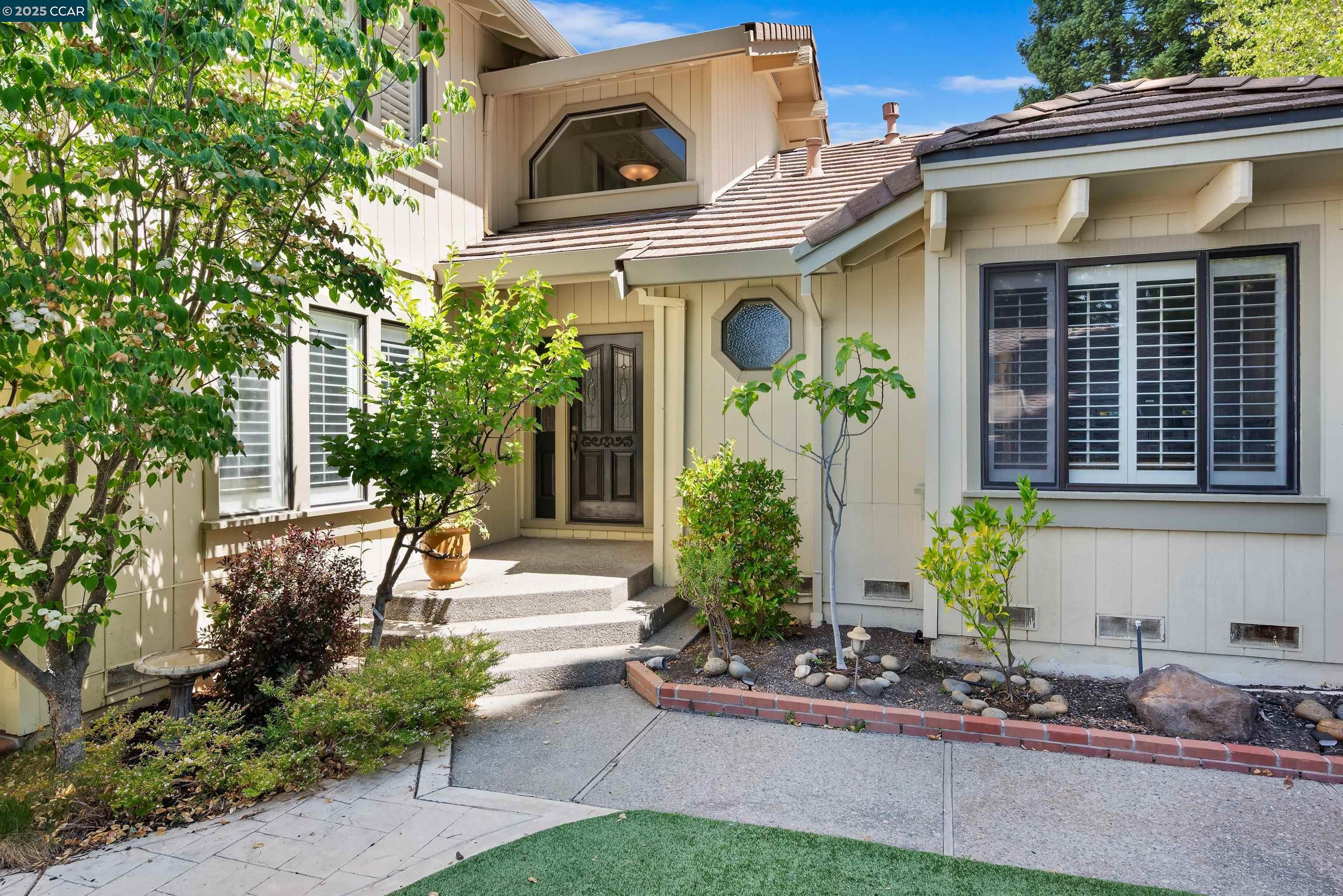 951 Redwood Dr