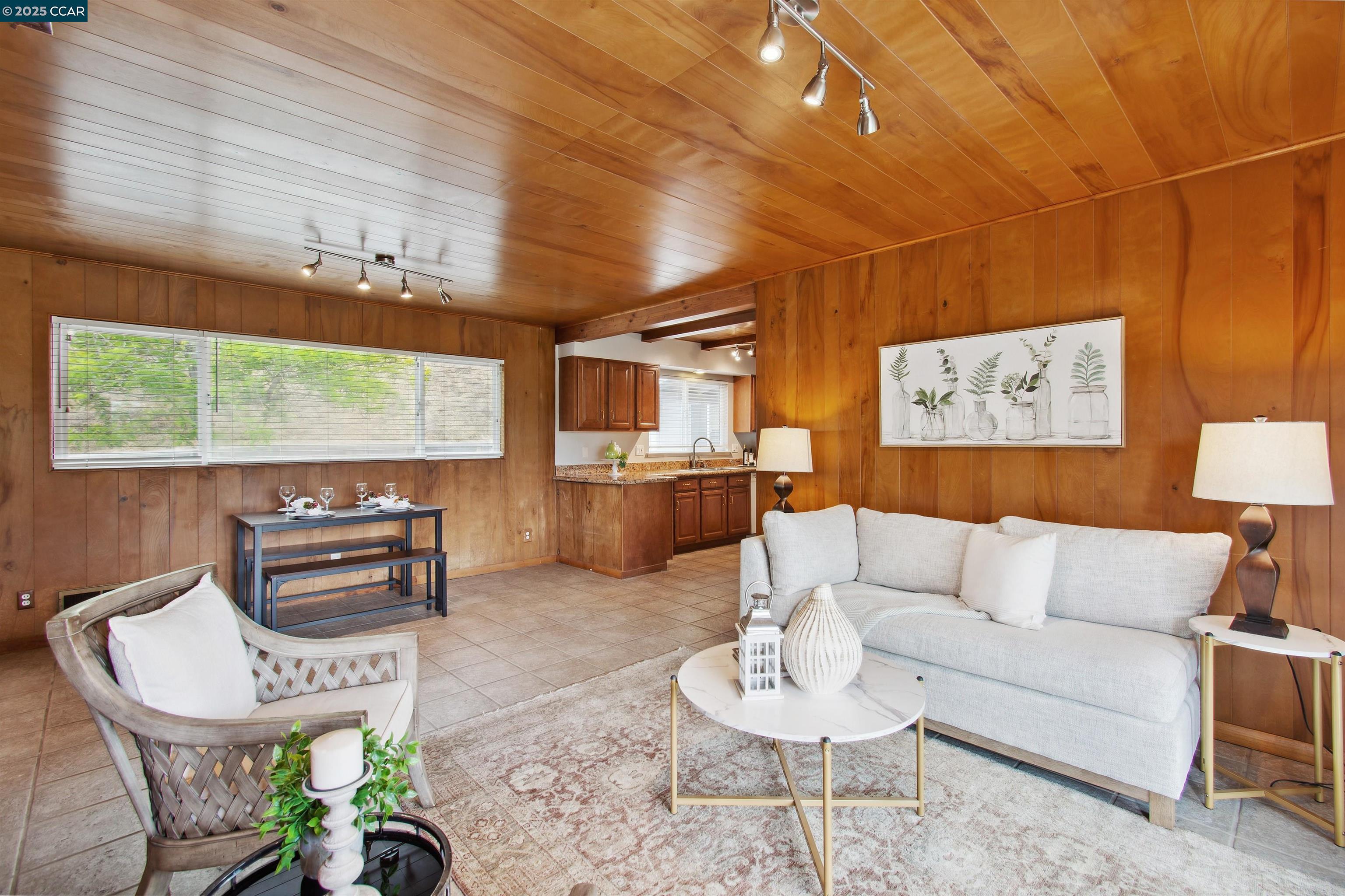 1810 Meadow Lane