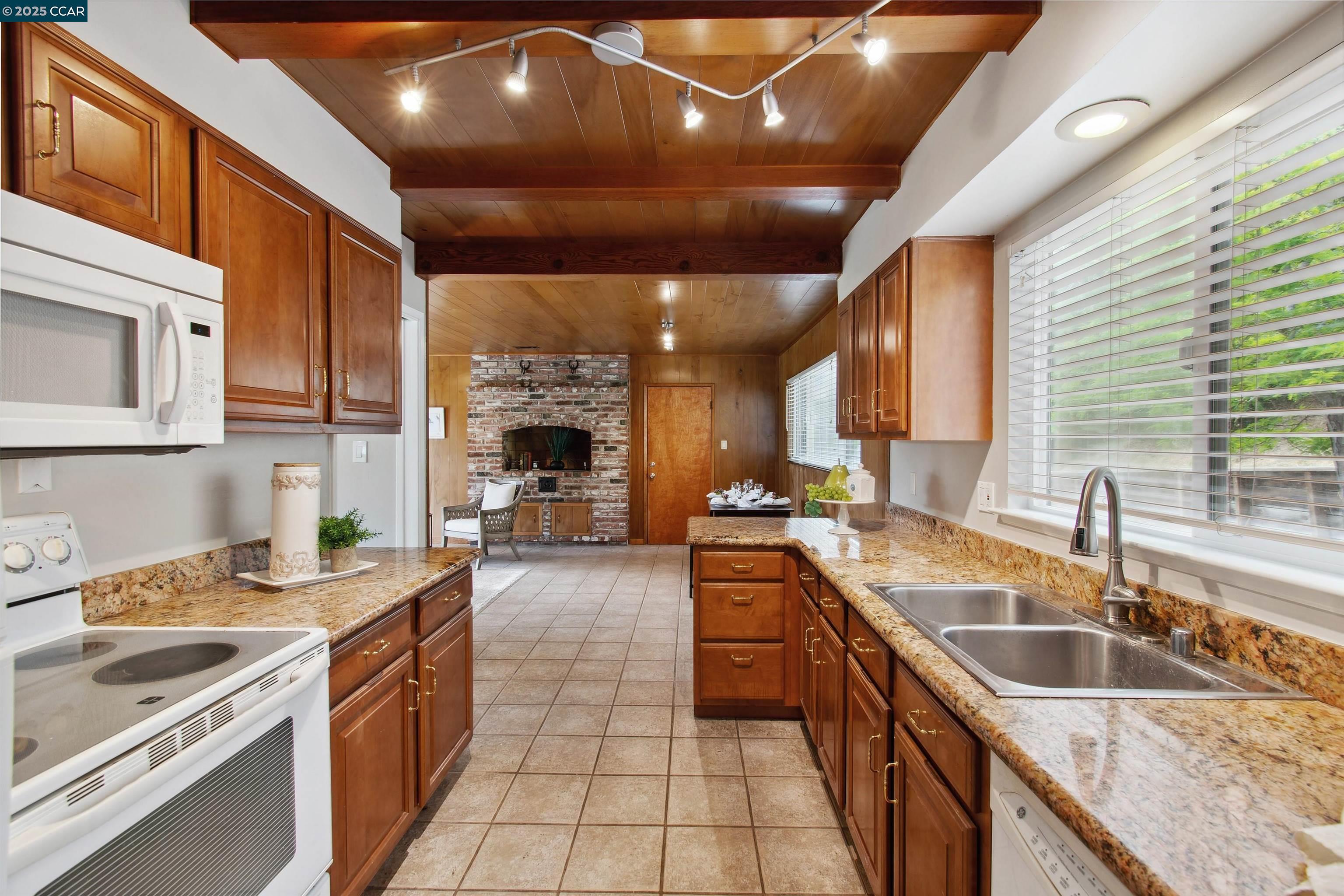1810 Meadow Lane